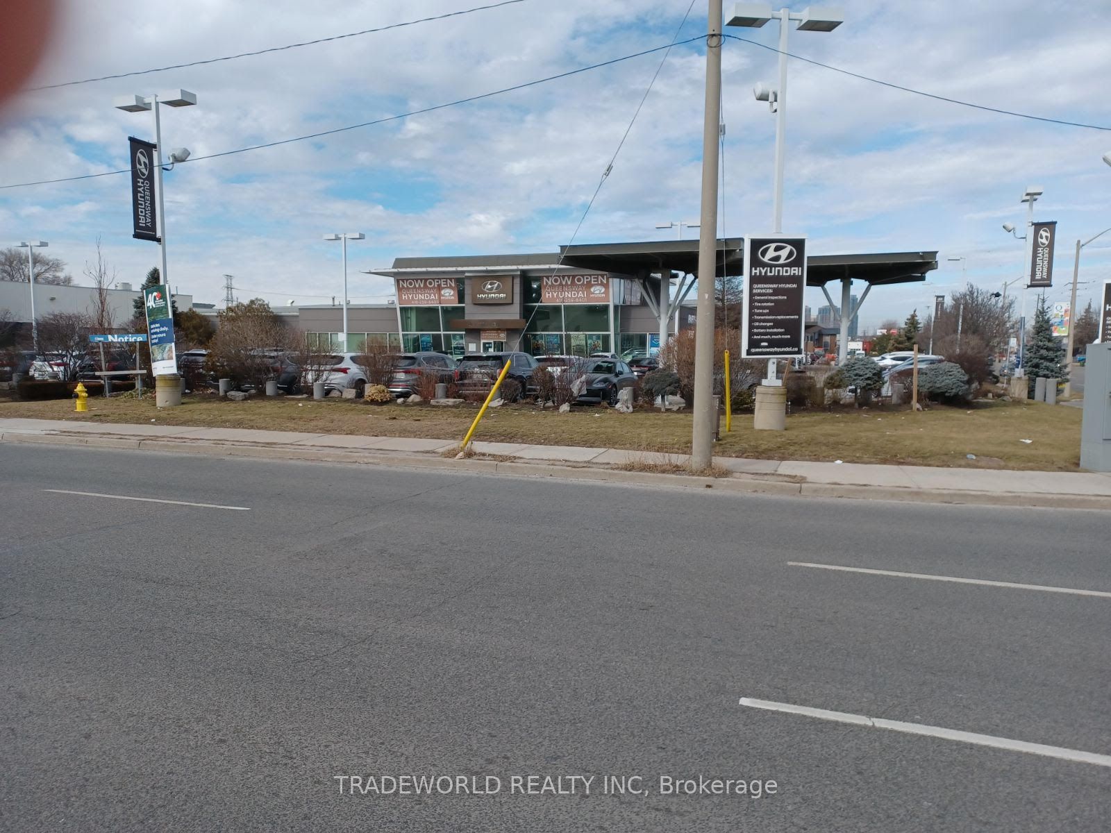 1260 The Queensway Property Photo 8
