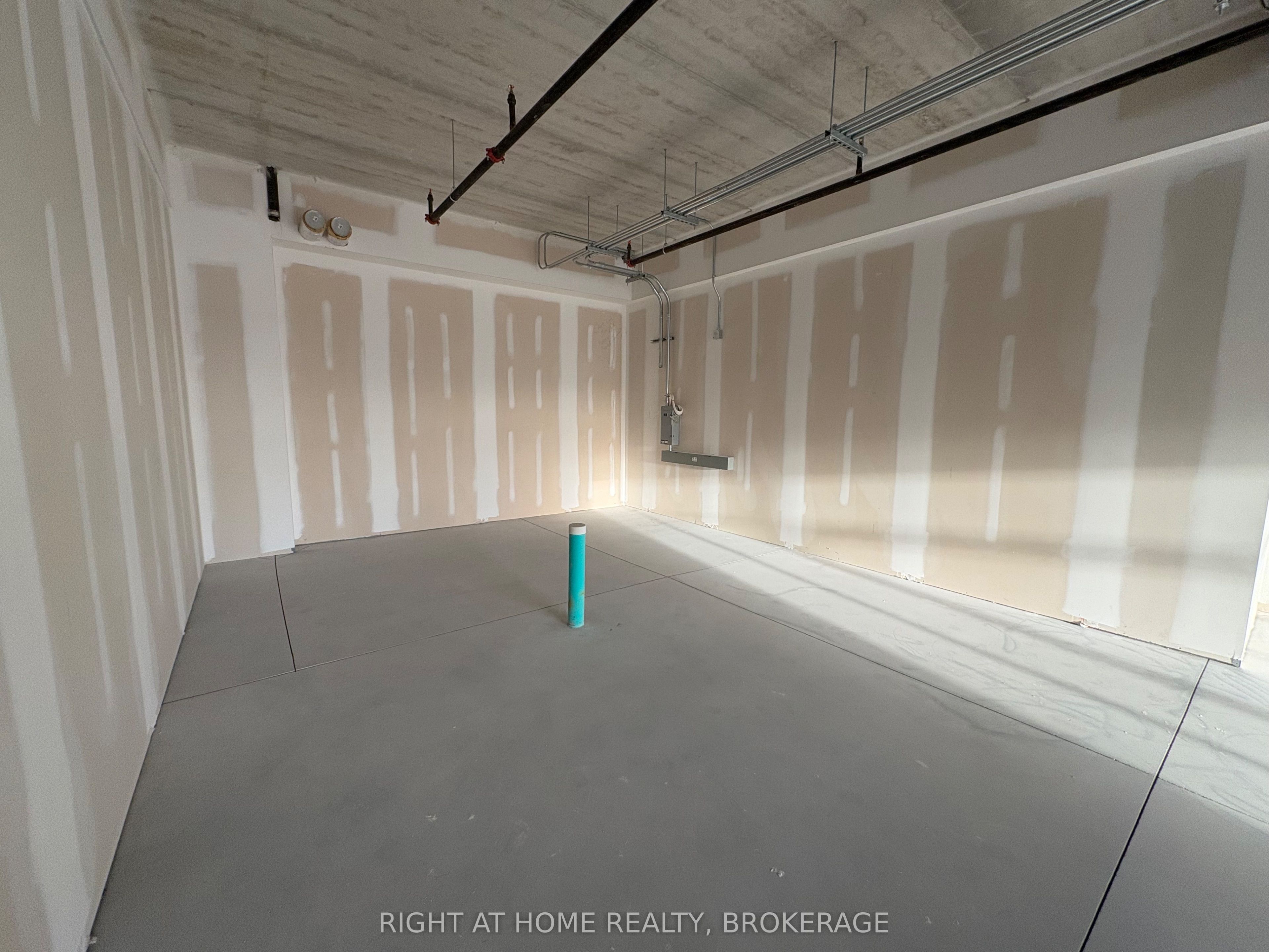 #107 - 3475 Rebecca Street Property Photo 4