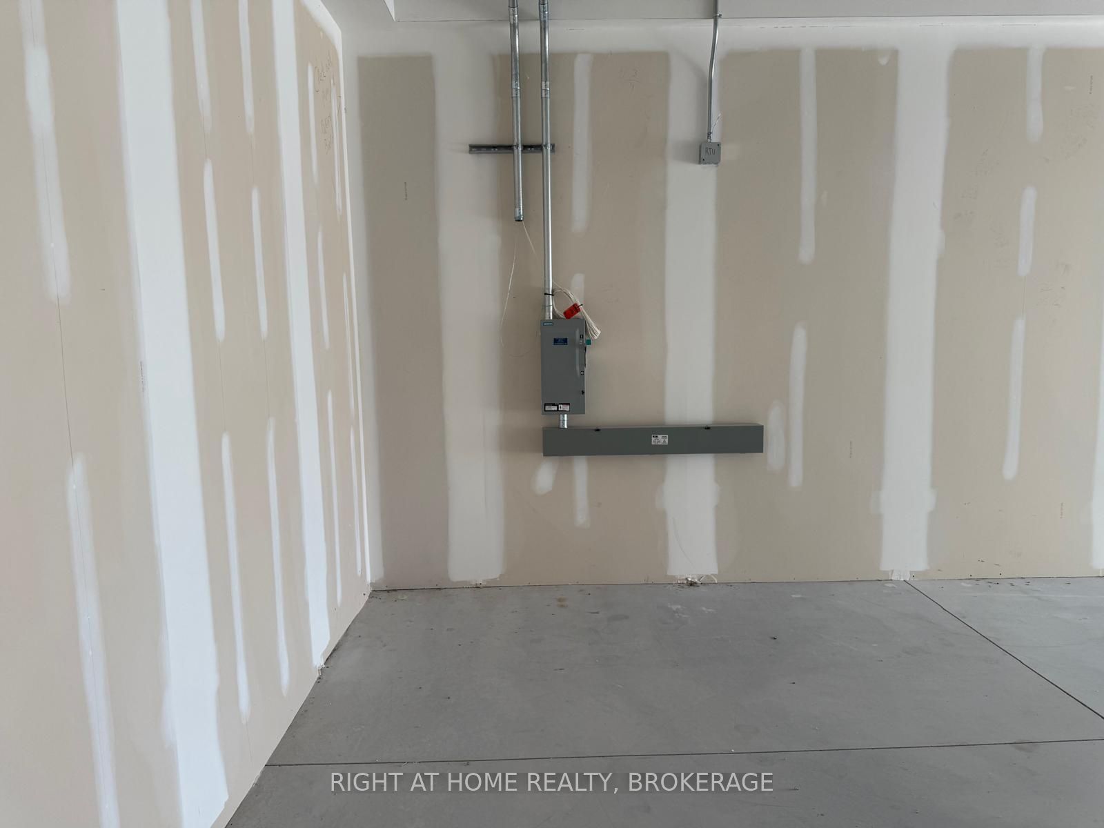 #107 - 3475 Rebecca Street Property Photo 6