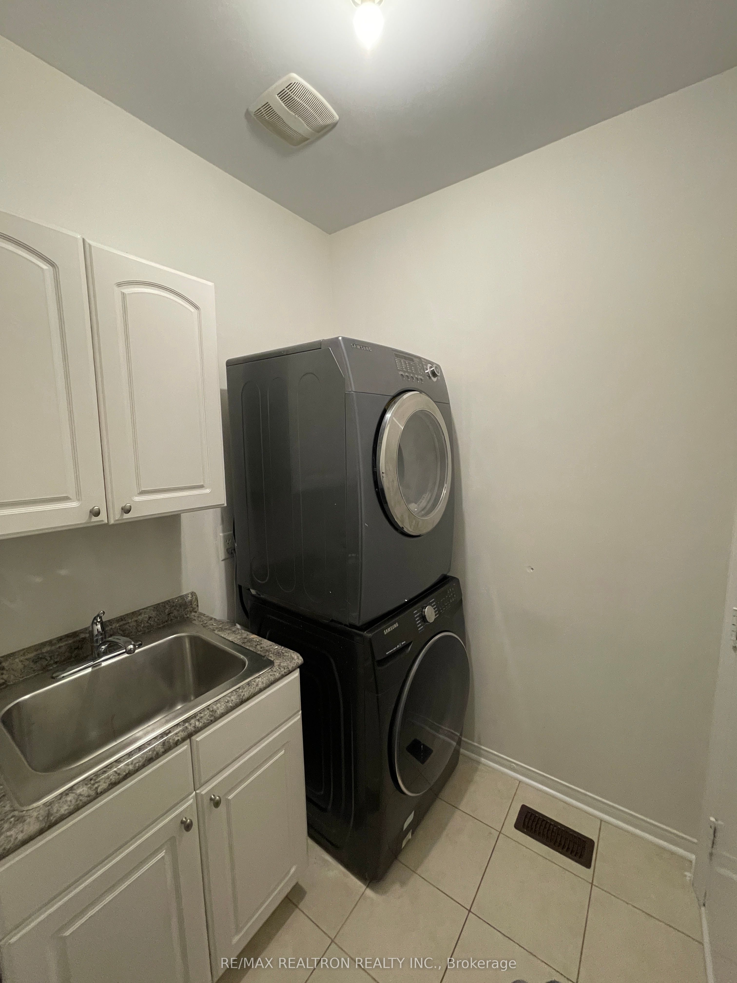 2272 Fairmount Drive Property Photo 10
