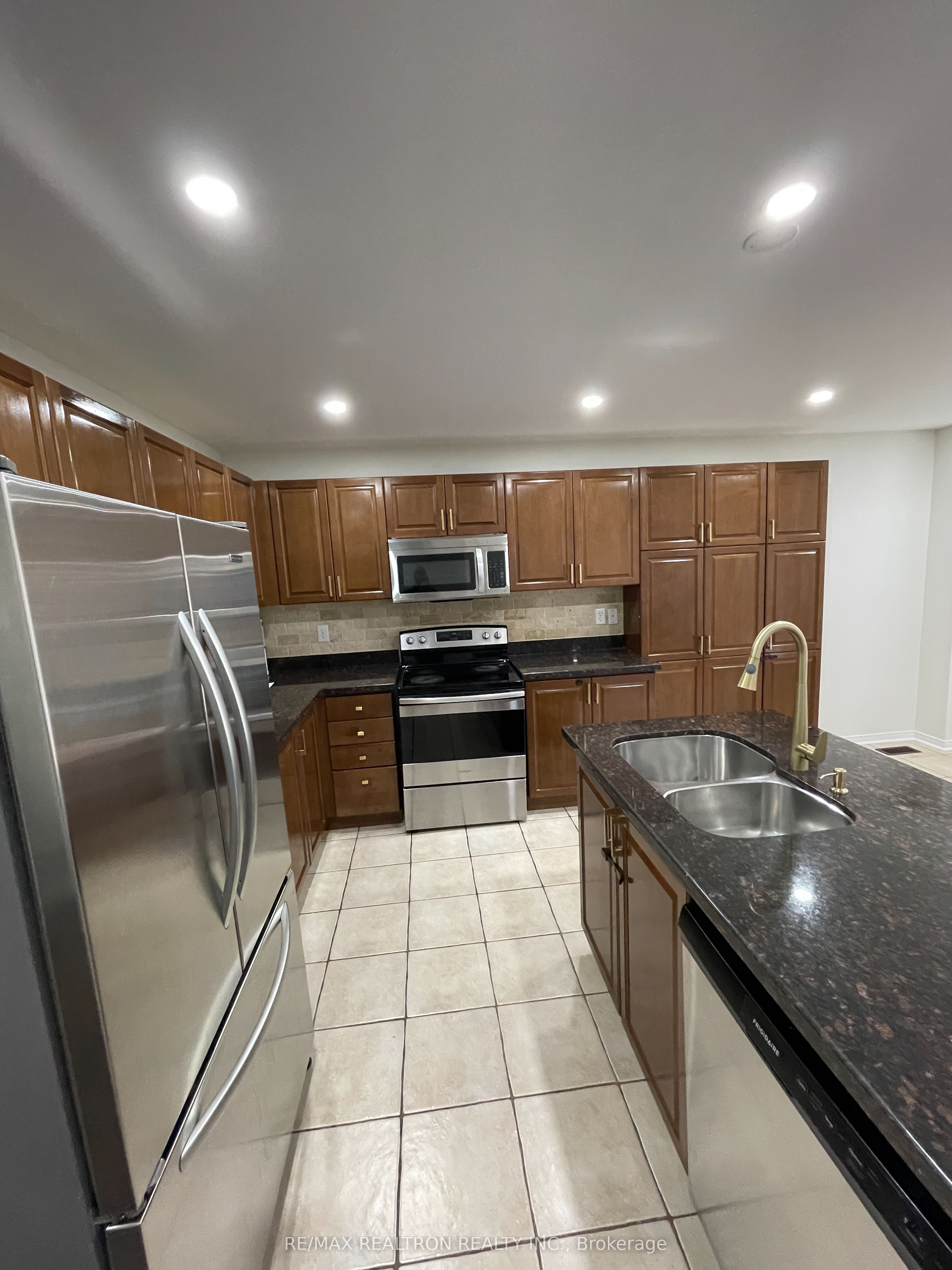2272 Fairmount Drive Property Photo 19