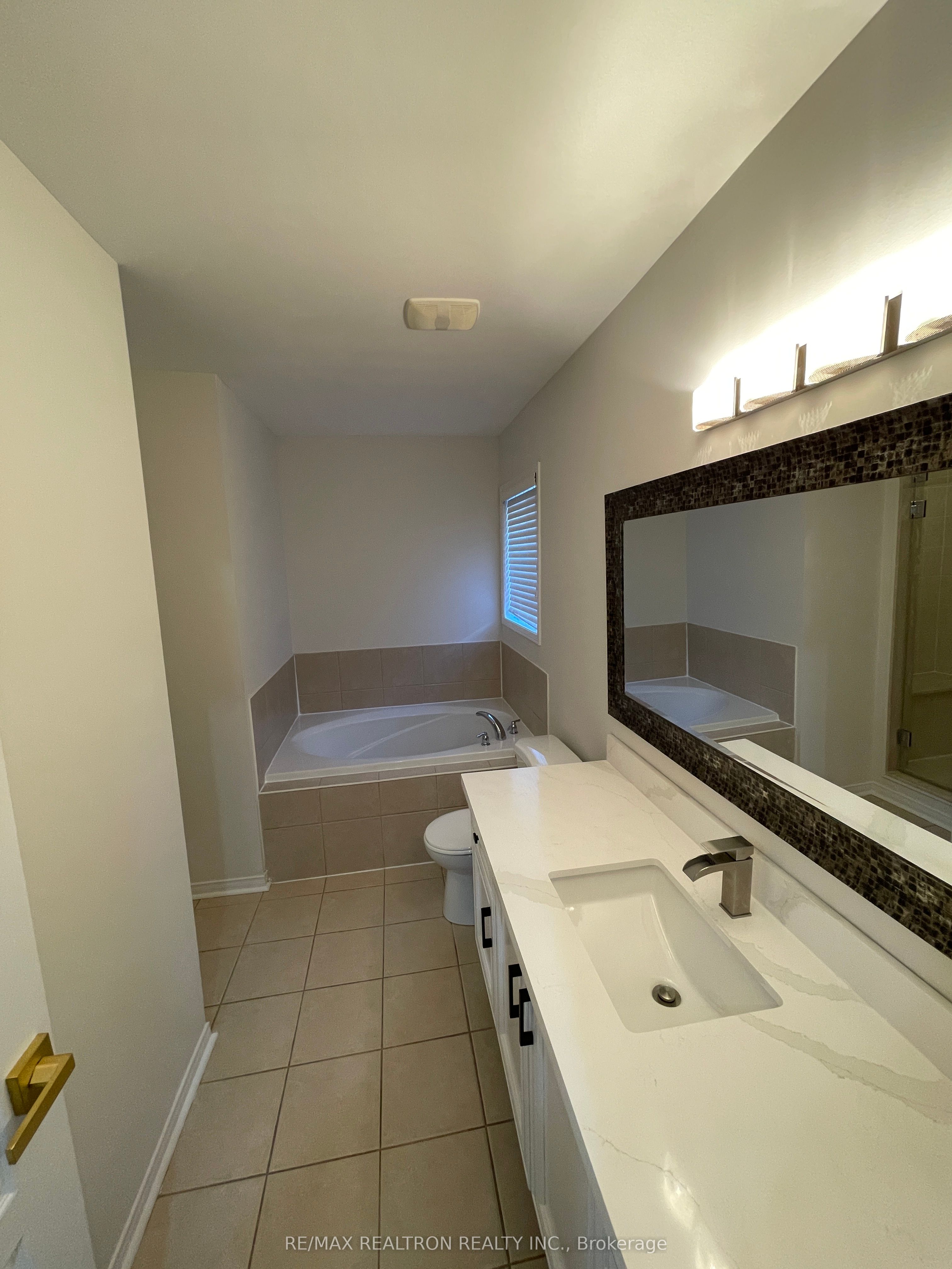 2272 Fairmount Drive Property Photo 28