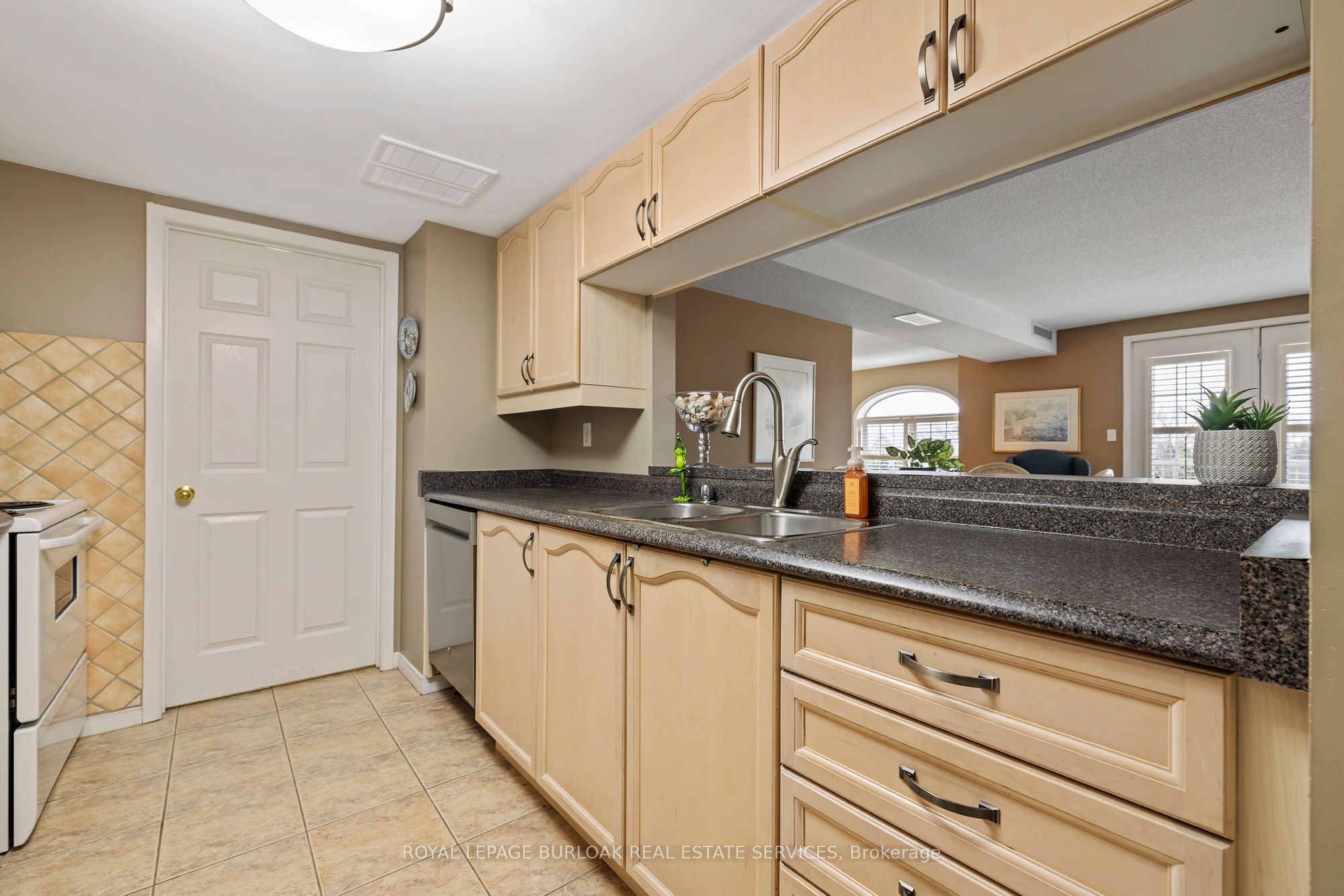 #a406 - 216 Plains Road Property Photo 11