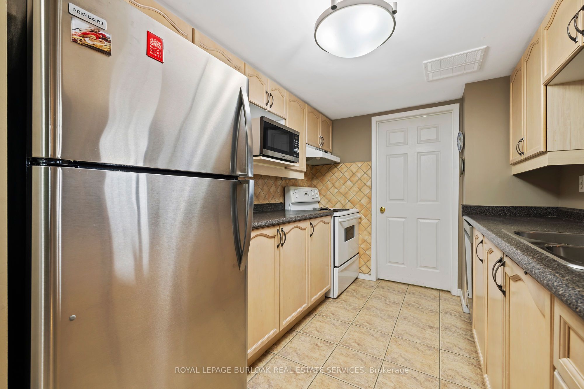 #a406 - 216 Plains Road Property Photo 12