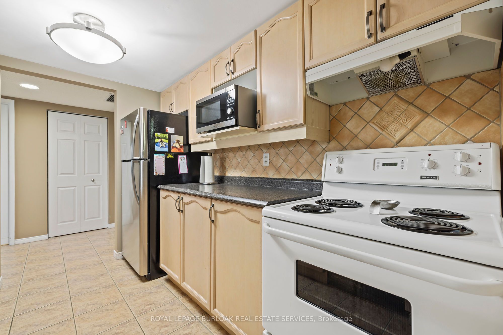 #a406 - 216 Plains Road Property Photo 14