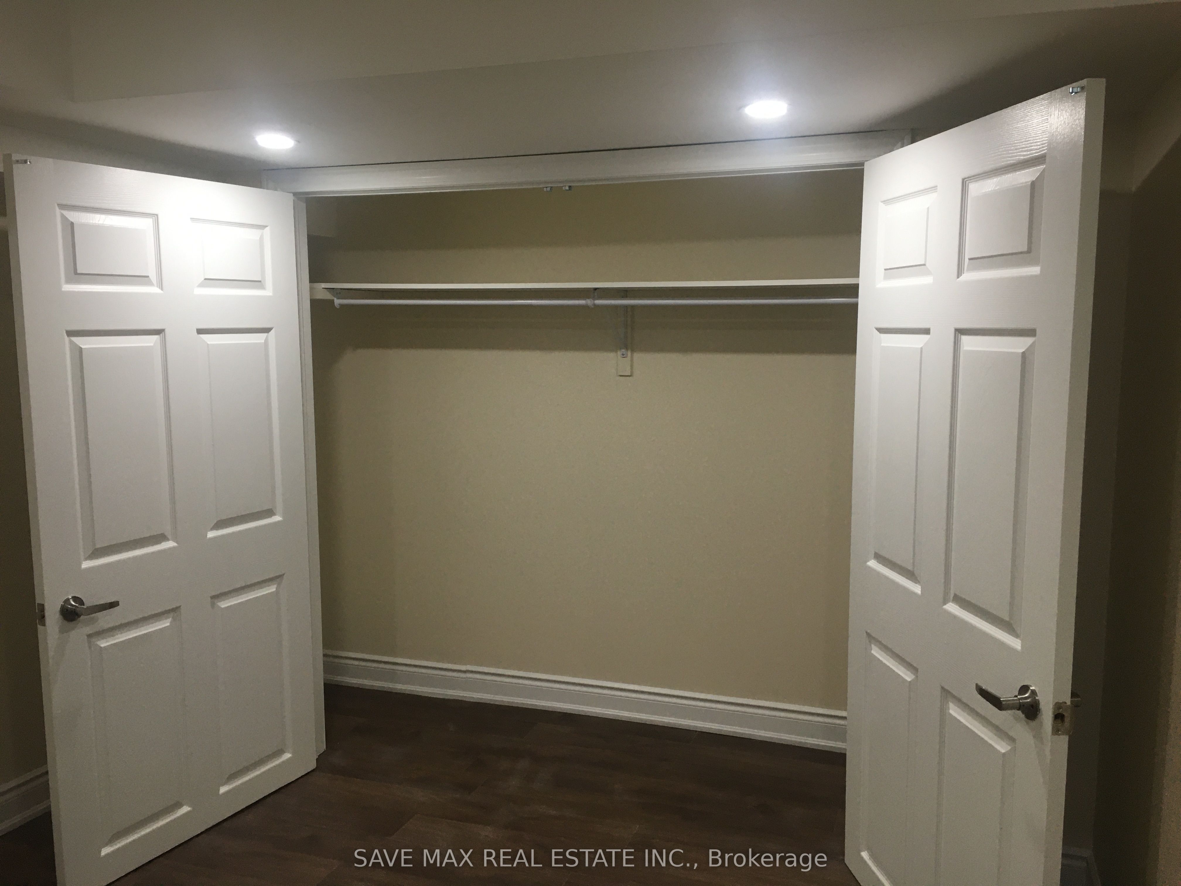266 Bonnieglen Farm Boulevard Property Photo 5