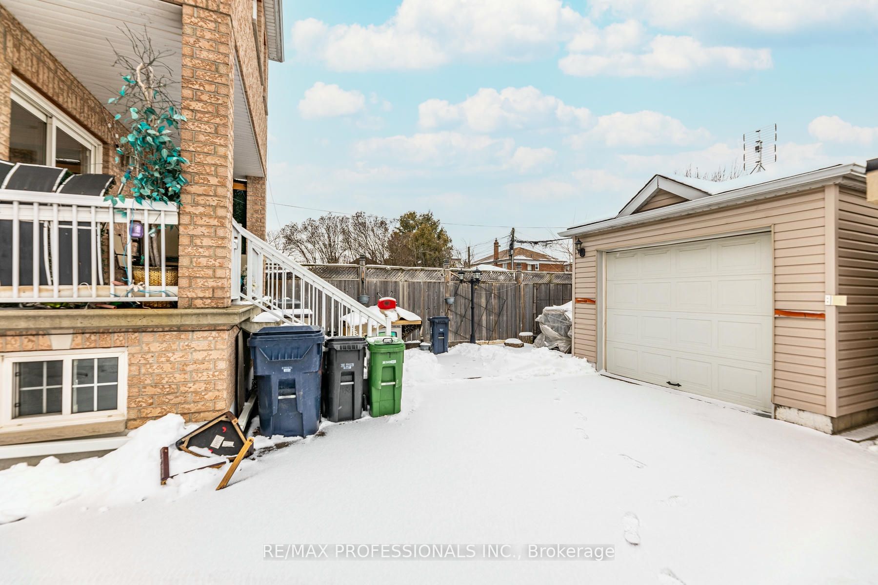 #main - 98 Ypres Road Property Photo 5