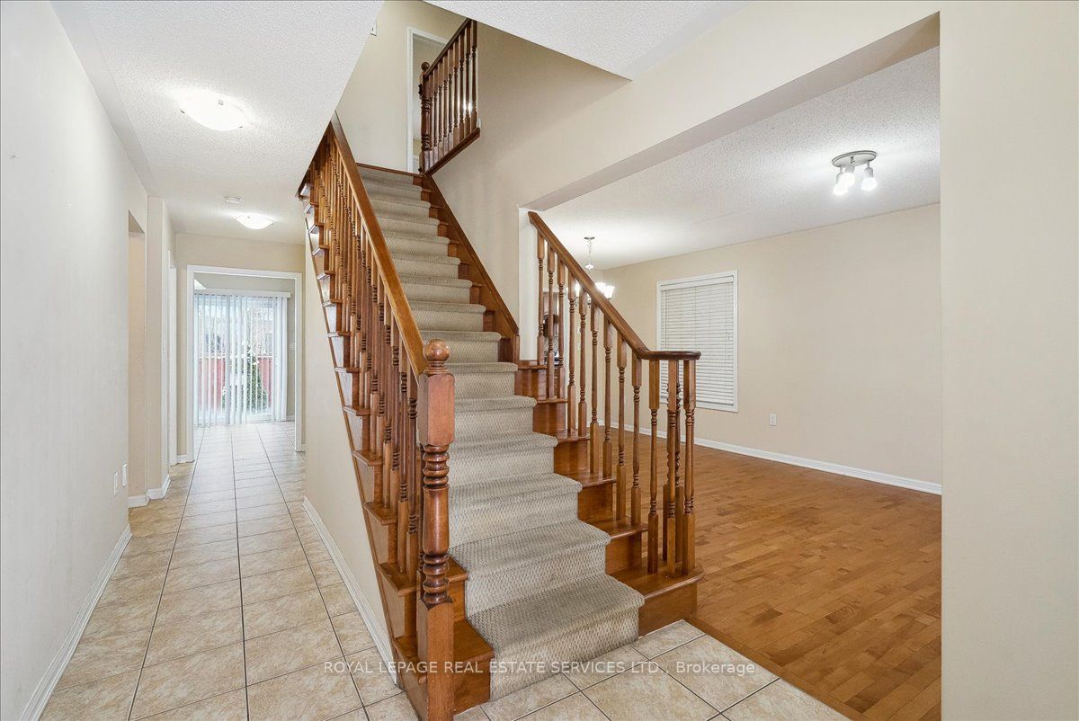 820 Speck Crossing Property Photo 3