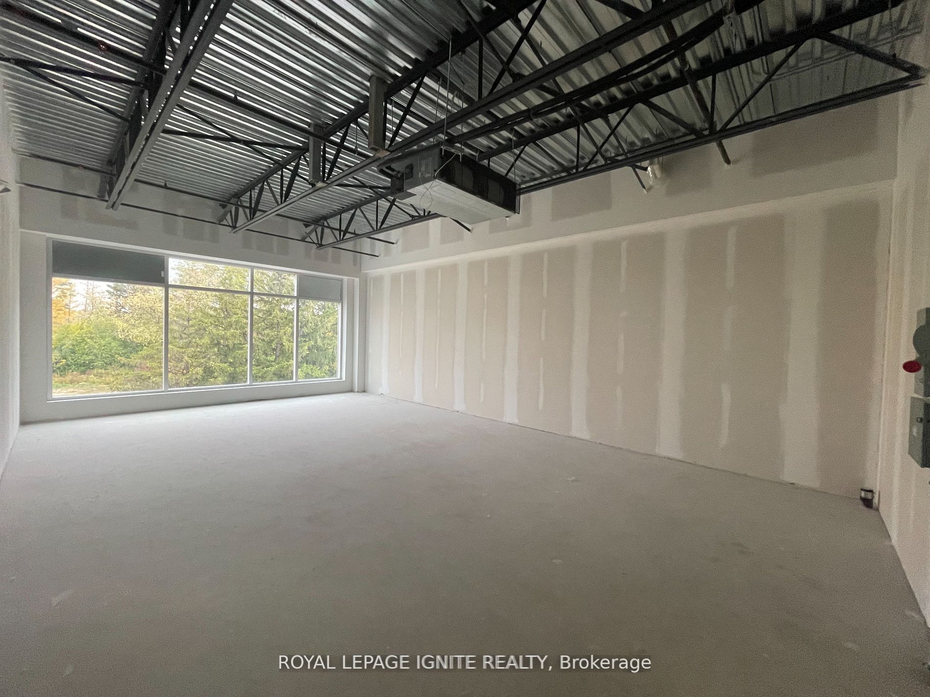 #306 - 1670 North Service Road Property Photo 6
