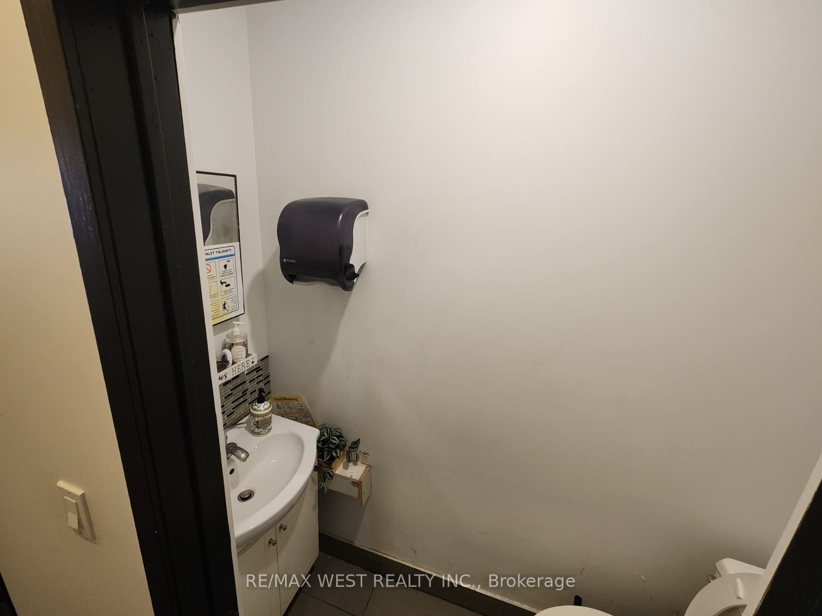 #31 - 2737 Keele Street Property Photo 14