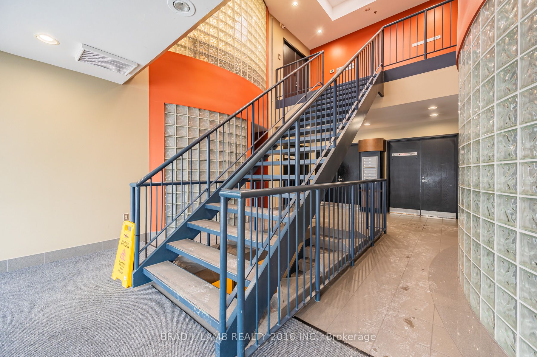 #5-201 - 2600 Skymark Avenue Property Photo 2