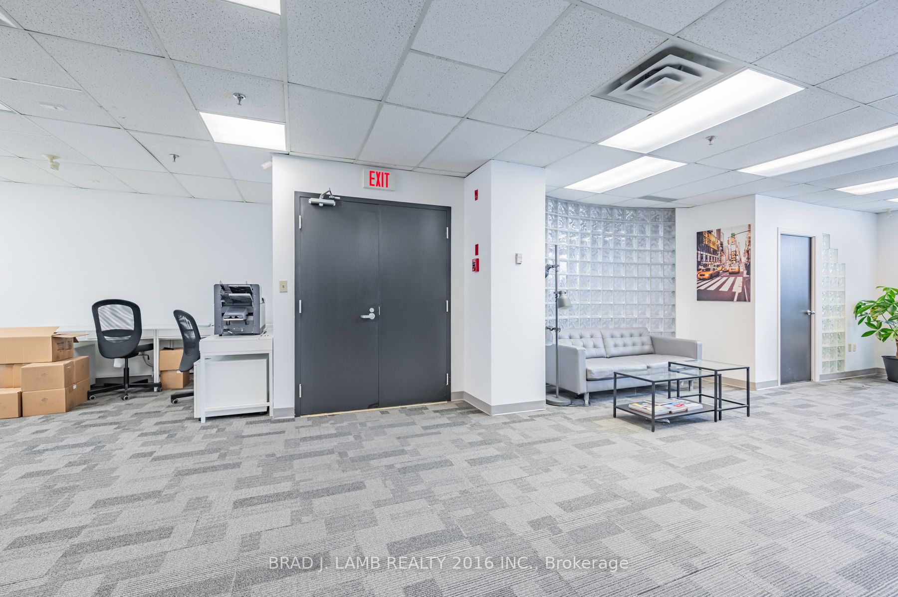 #5-201 - 2600 Skymark Avenue Property Photo 4
