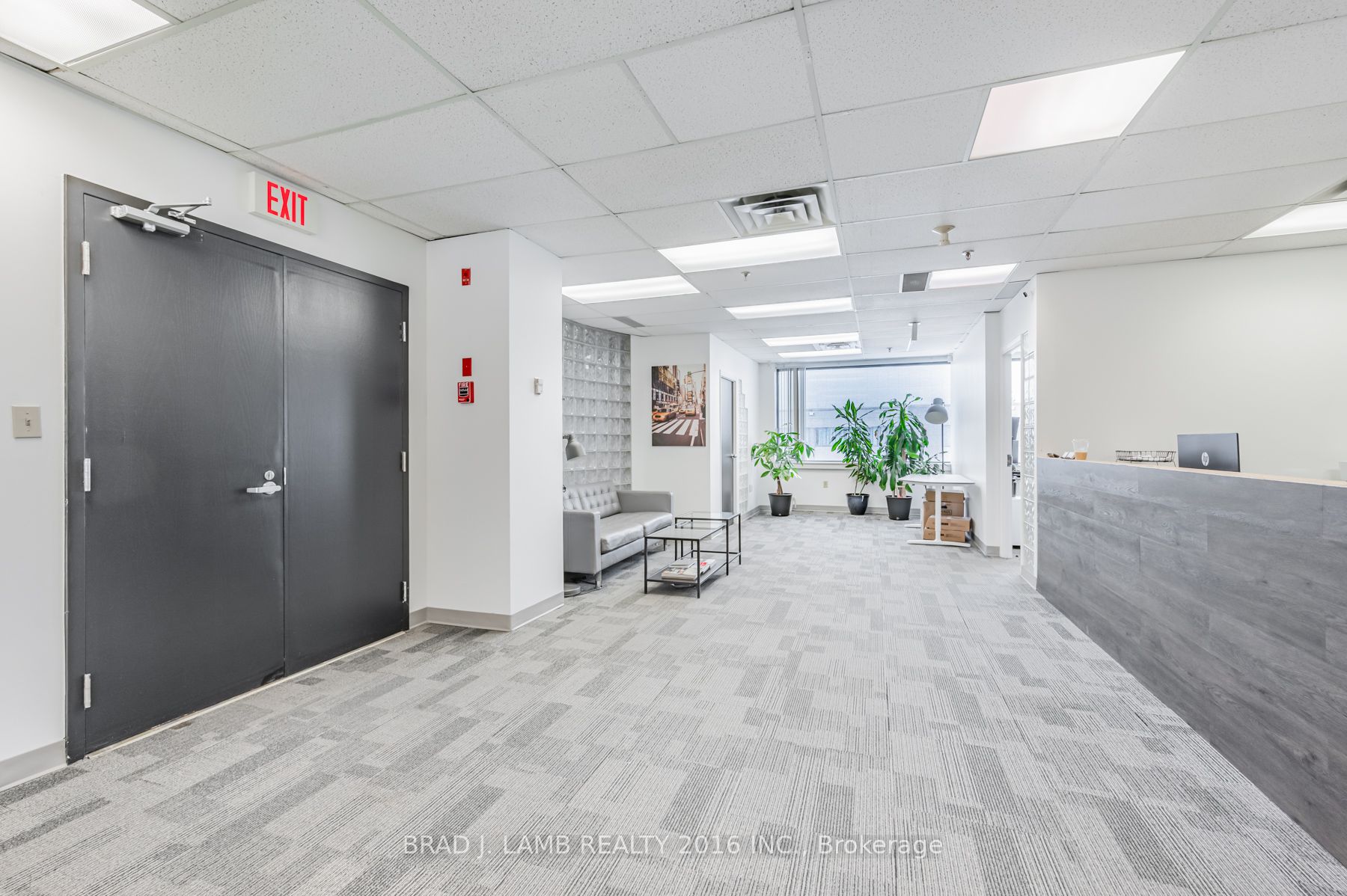 #5-201 - 2600 Skymark Avenue Property Photo 6