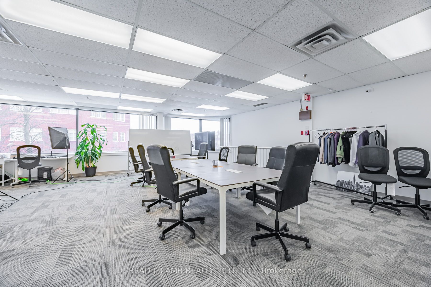 #5-201 - 2600 Skymark Avenue Property Photo 12