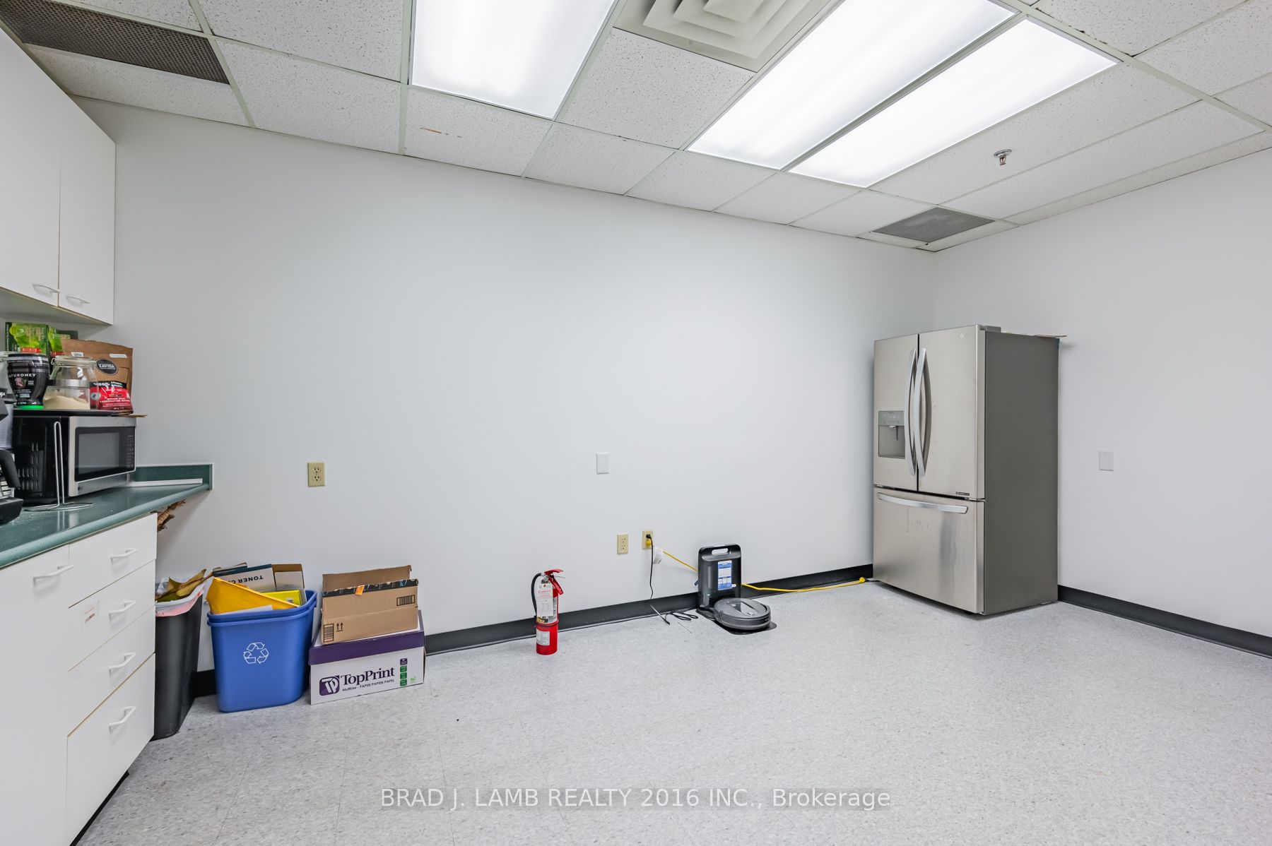 #5-201 - 2600 Skymark Avenue Property Photo 17