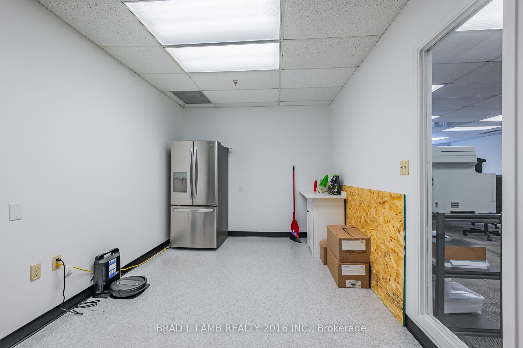 #5-201 - 2600 Skymark Avenue Property Photo 19