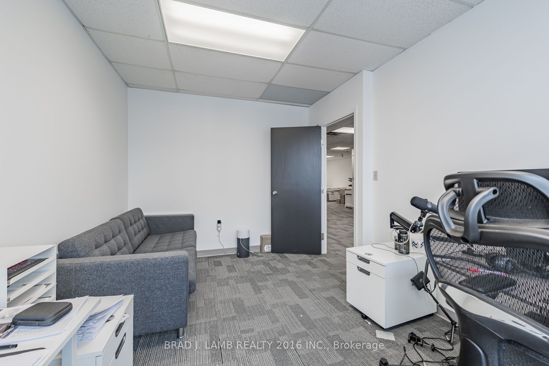 #5-201 - 2600 Skymark Avenue Property Photo 22
