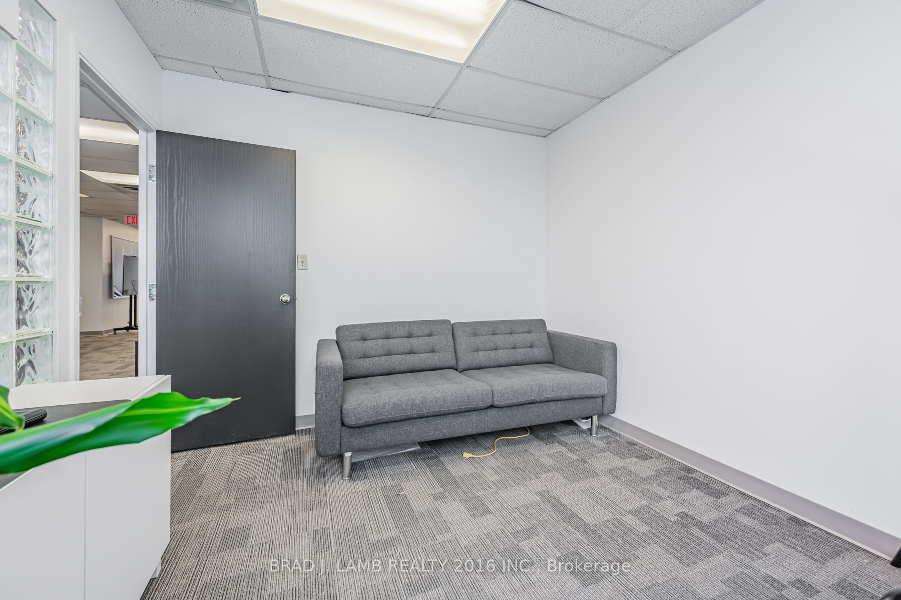 #5-201 - 2600 Skymark Avenue Property Photo 25