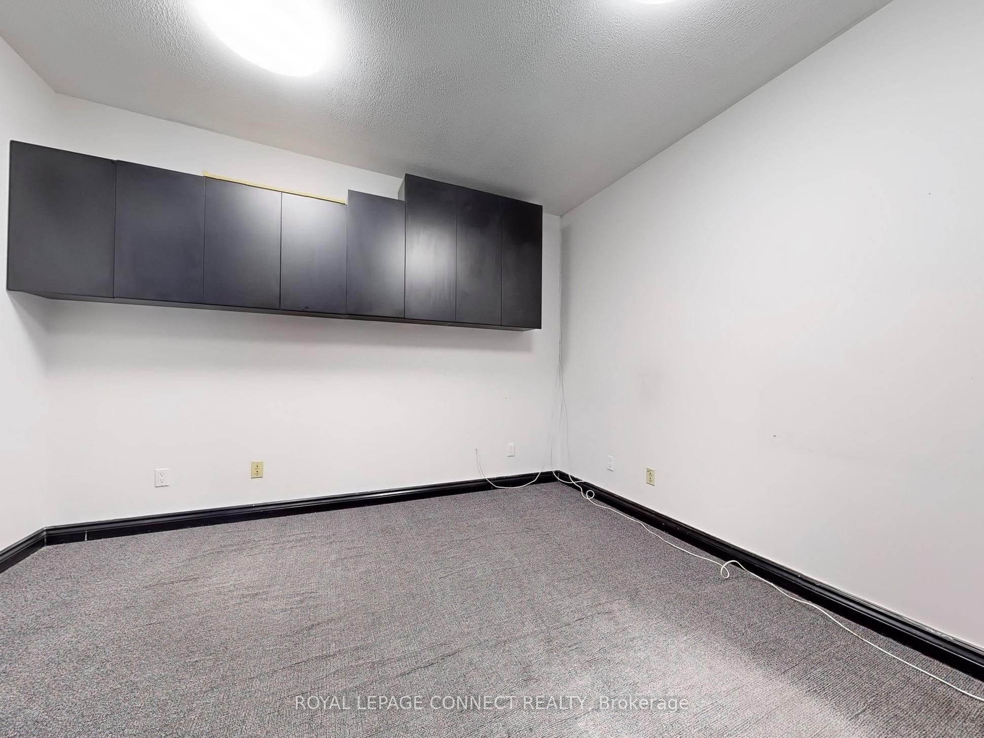 #4 - 5484 Tomken Road Property Photo 17