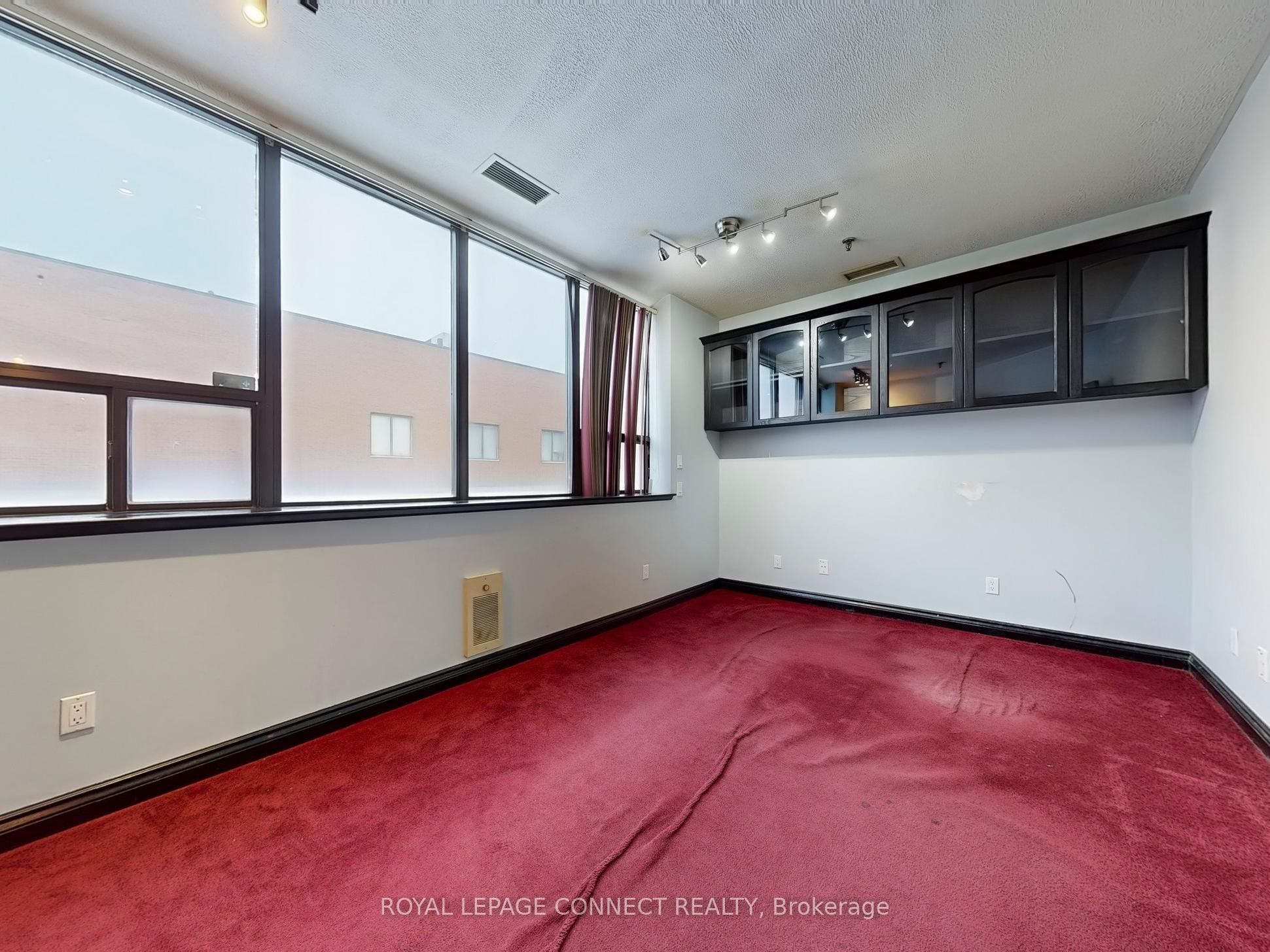 #4 - 5484 Tomken Road Property Photo 20