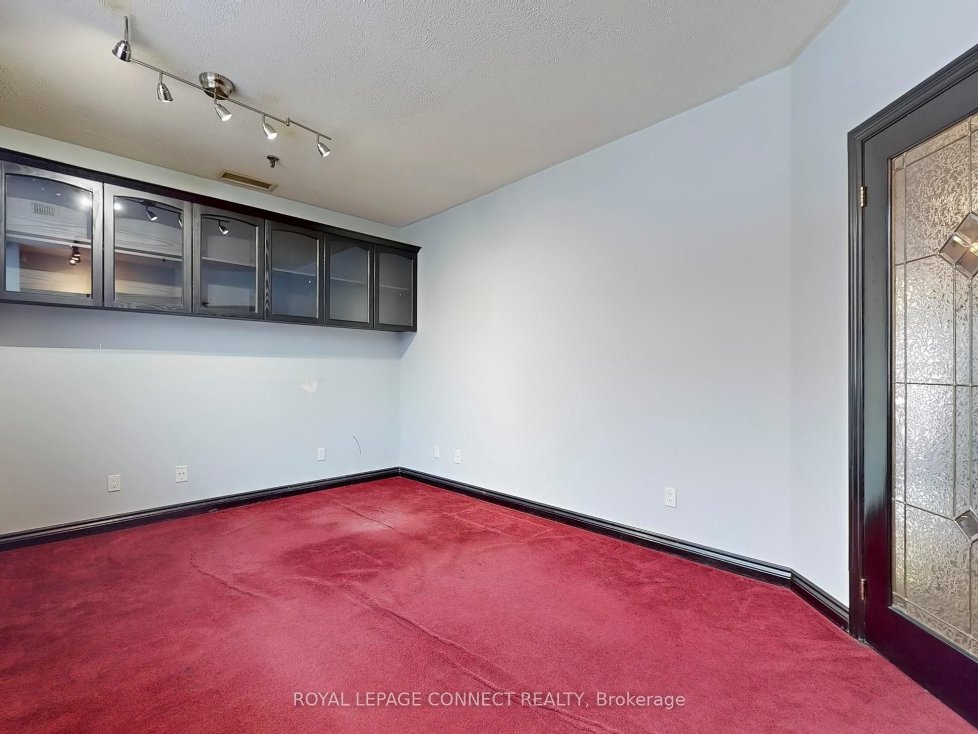 #4 - 5484 Tomken Road Property Photo 22