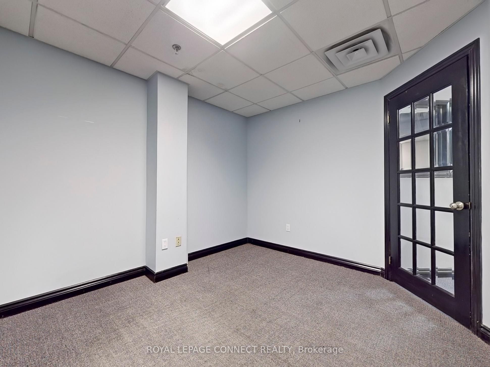 #4 - 5484 Tomken Road Property Photo 34