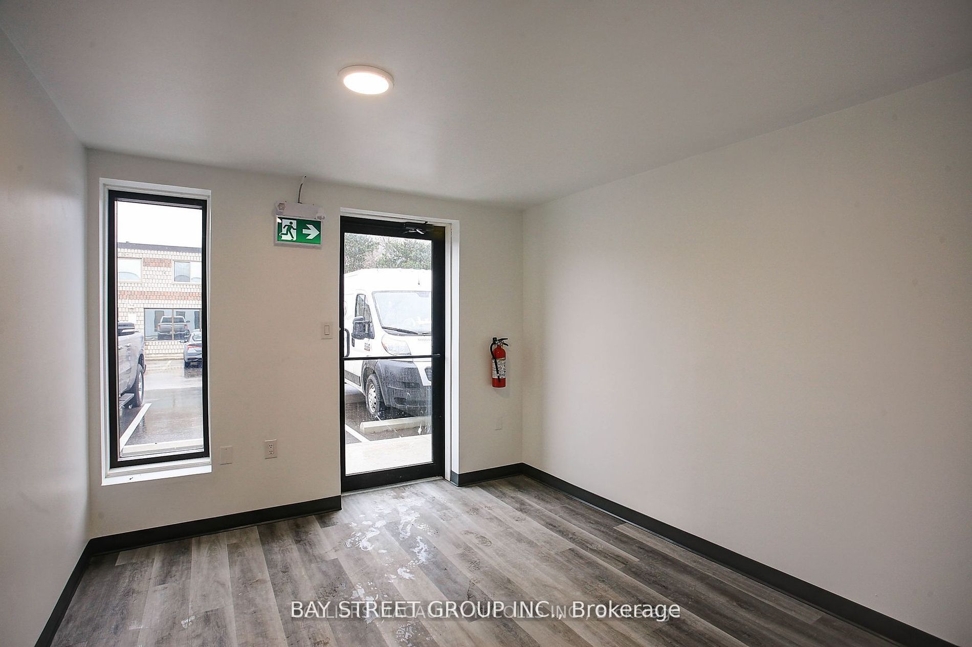 #14 - 1290 Speers Road Property Photo 5