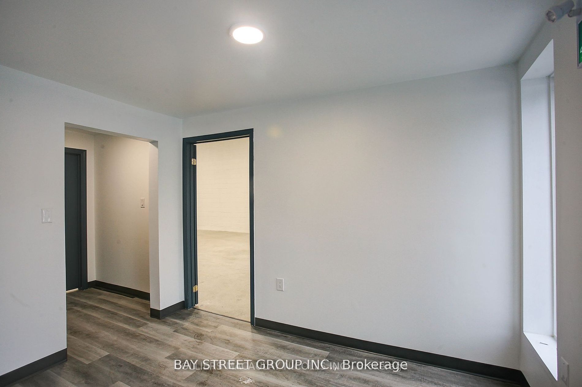 #14 - 1290 Speers Road Property Photo 7