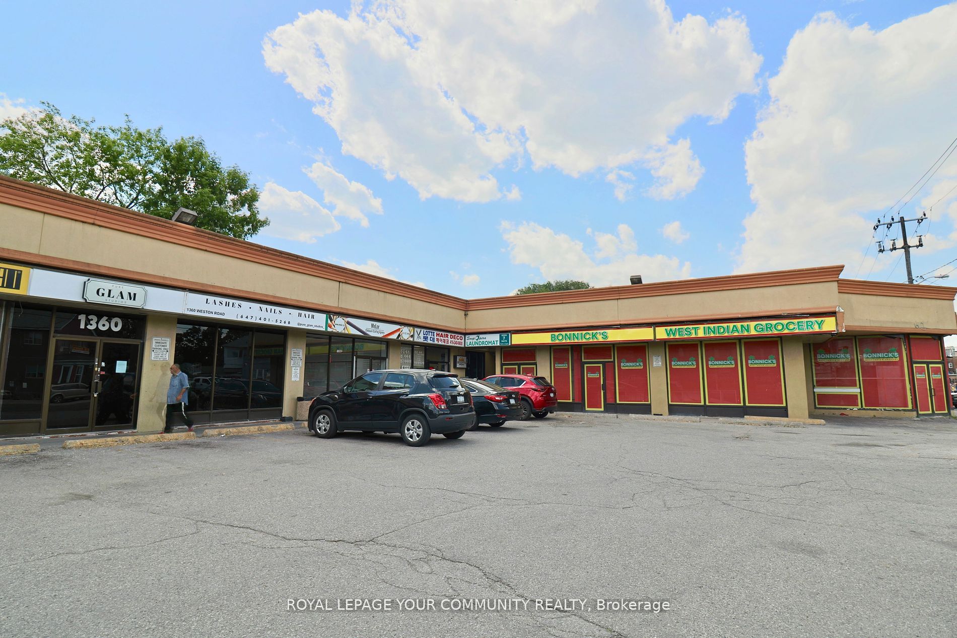 1370 Weston Road Property Photo 2