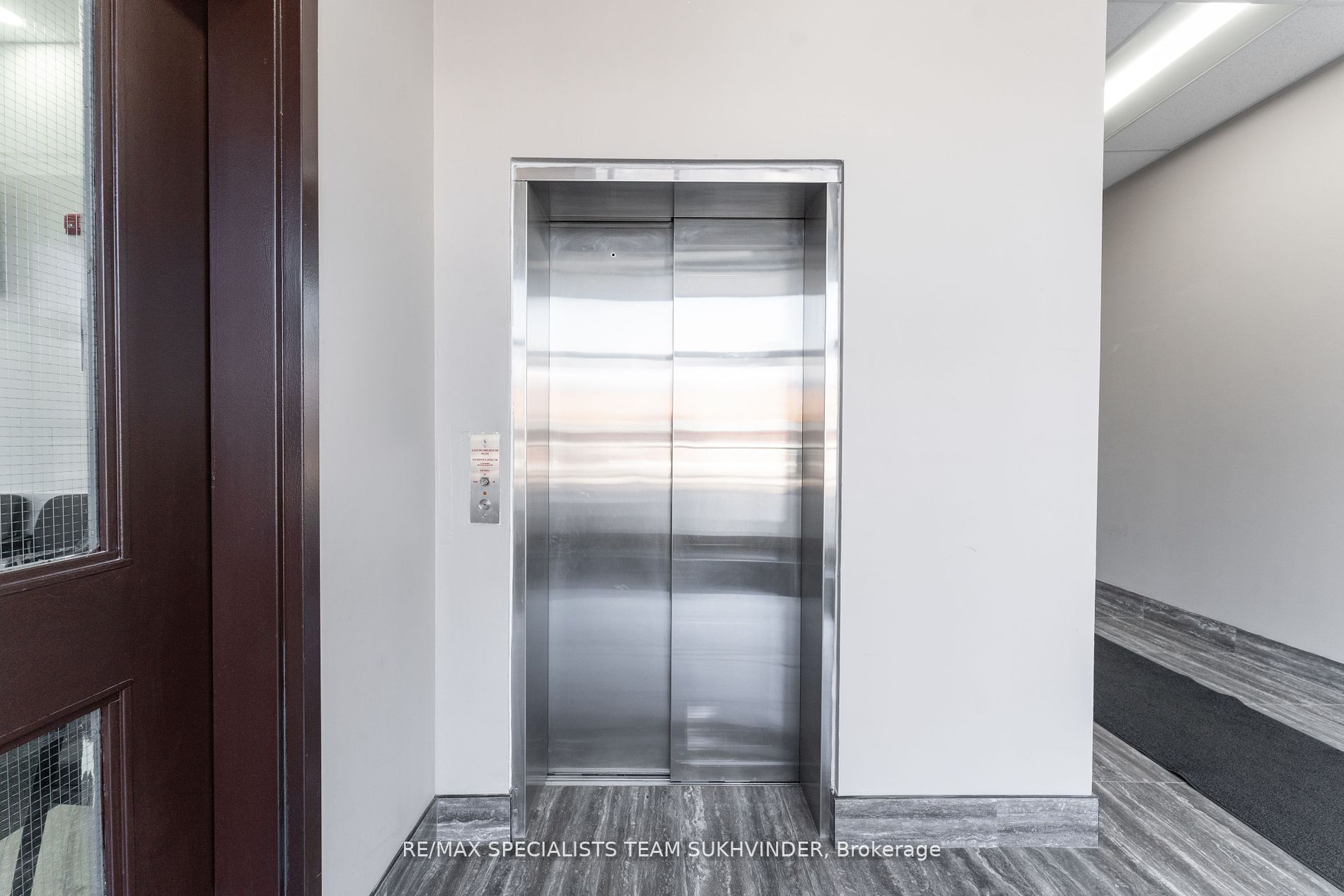 #204 - 6475 Mayfield Road Property Photo 3