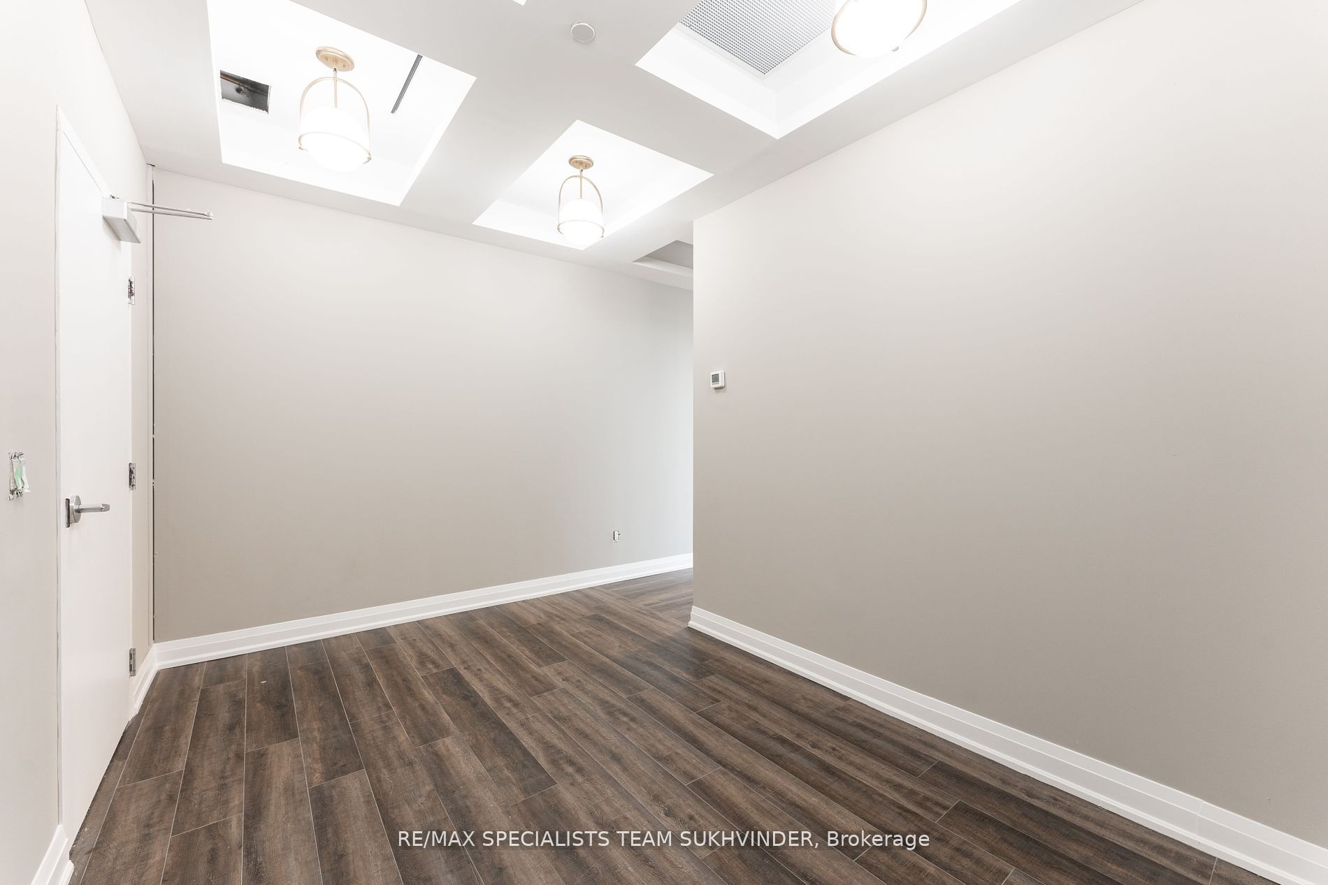 #204 - 6475 Mayfield Road Property Photo 8