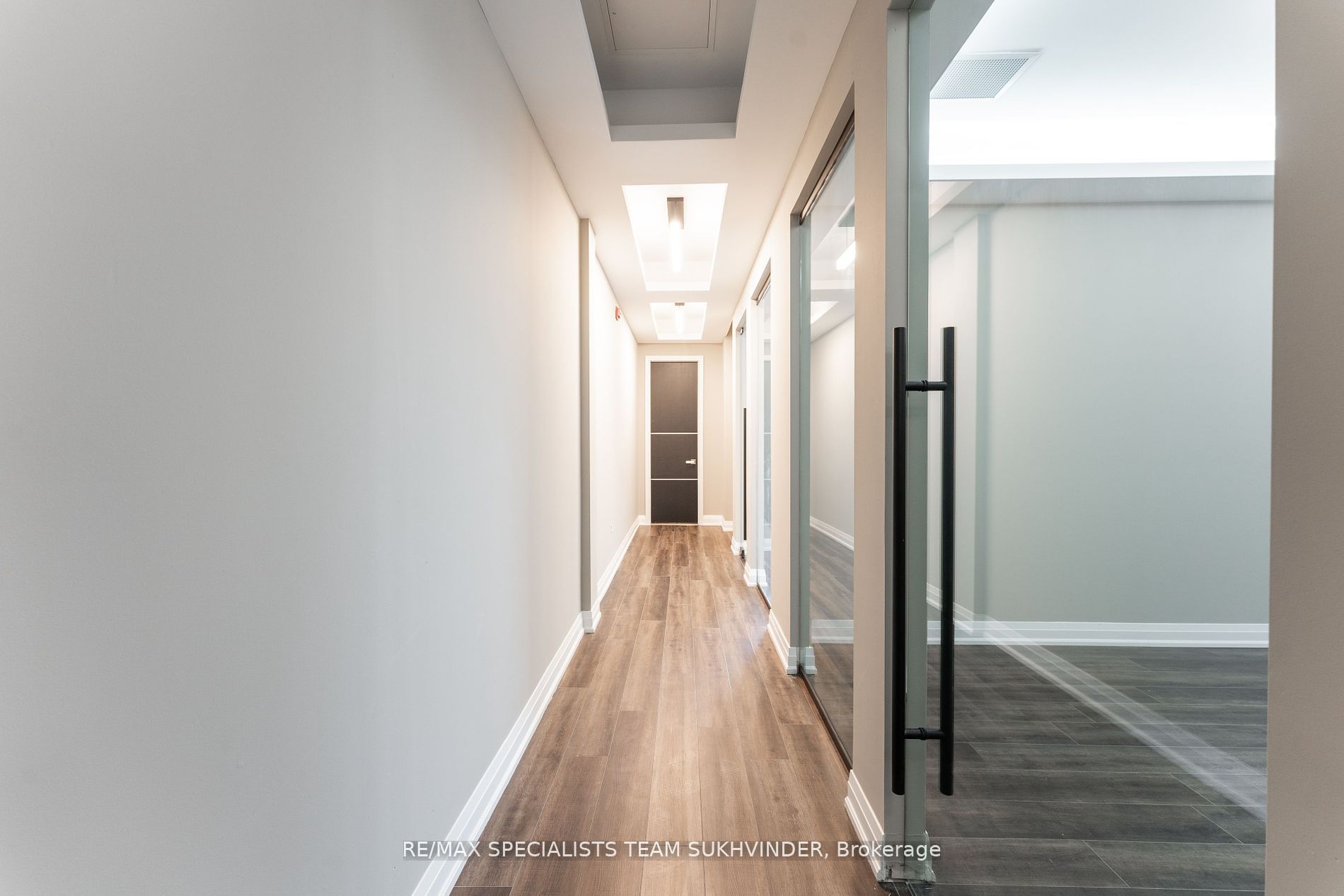 #204 - 6475 Mayfield Road Property Photo 10