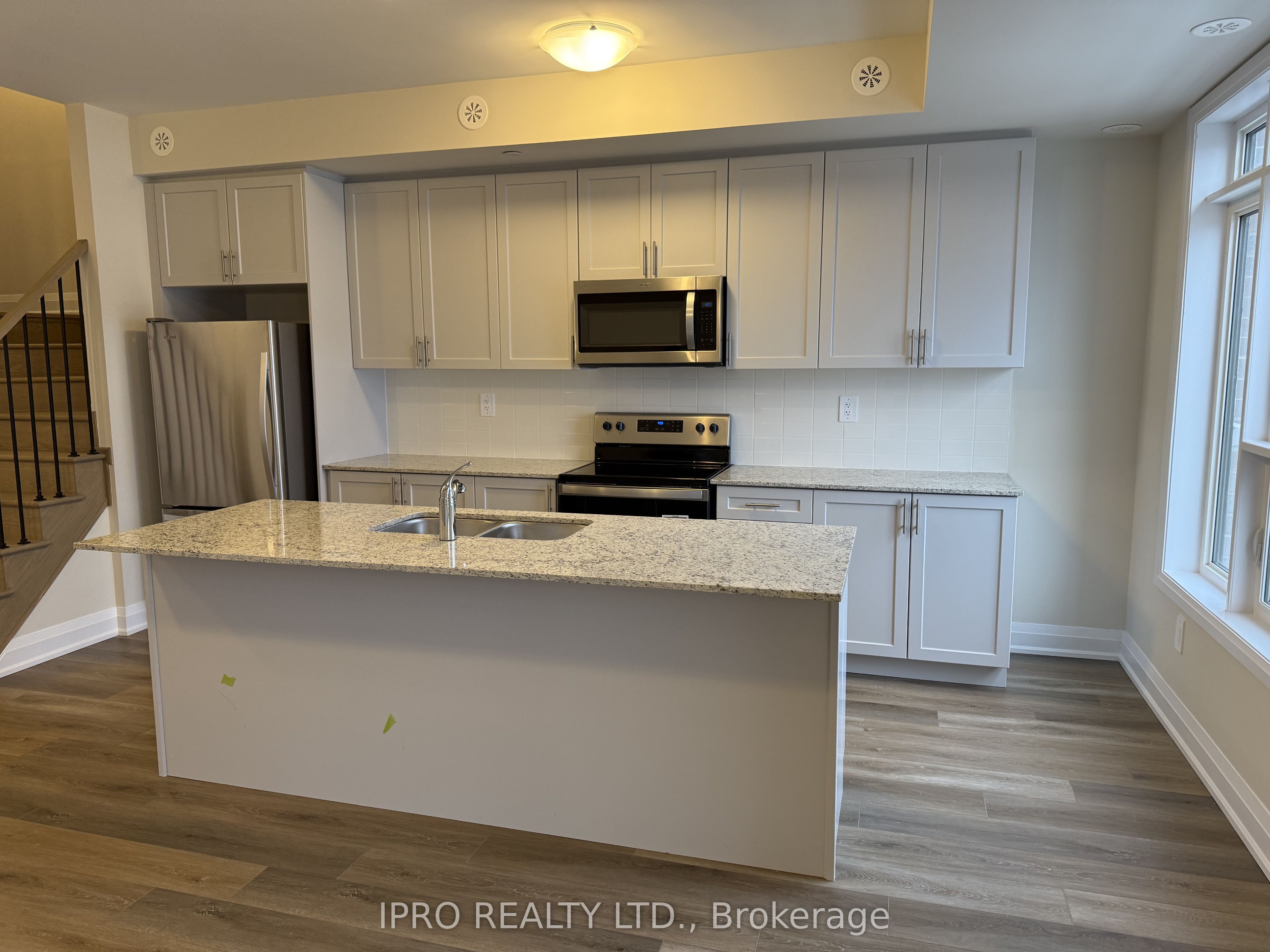 #115 - 1581 Rose Way Property Photo 4