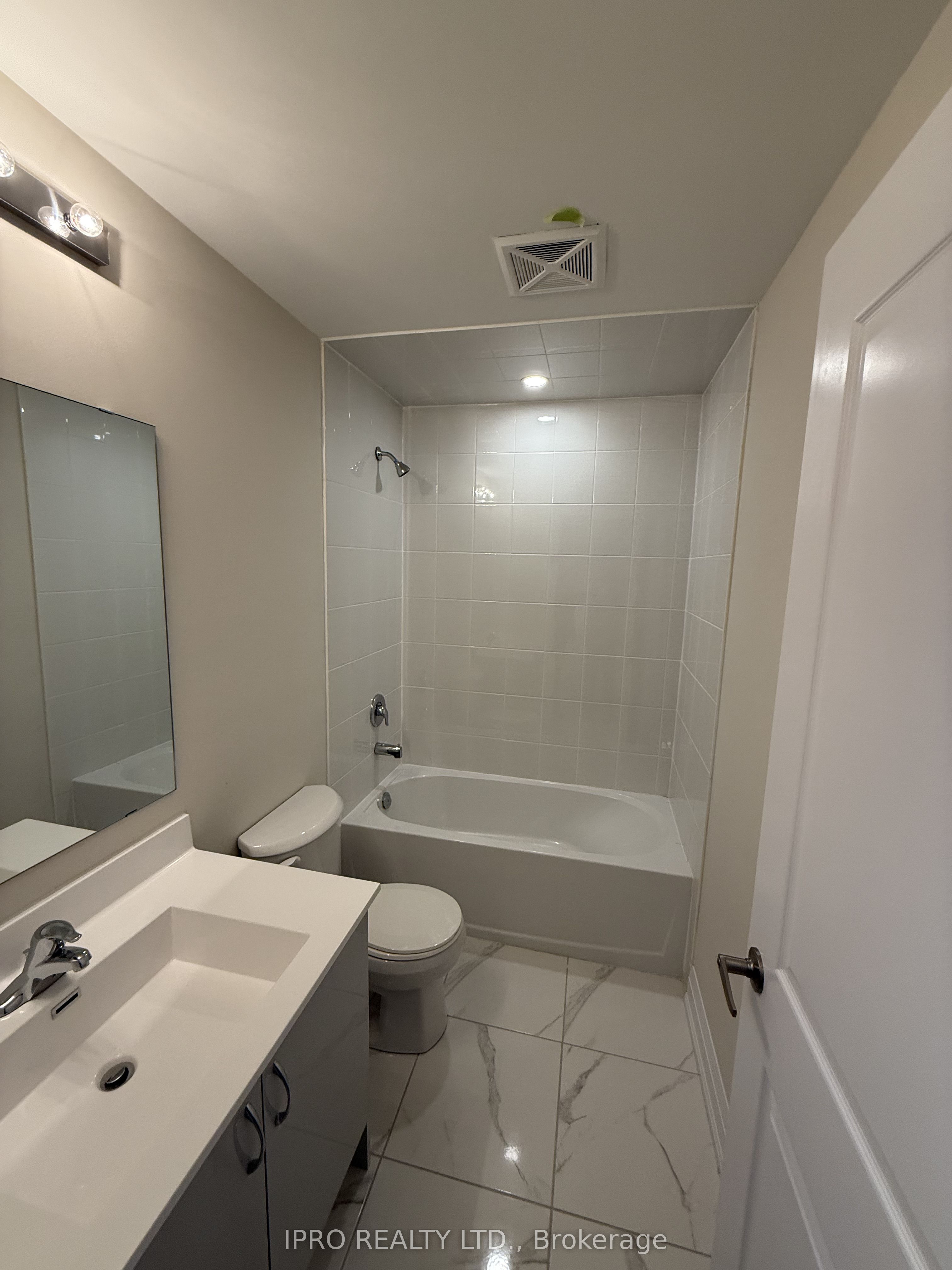#115 - 1581 Rose Way Property Photo 8