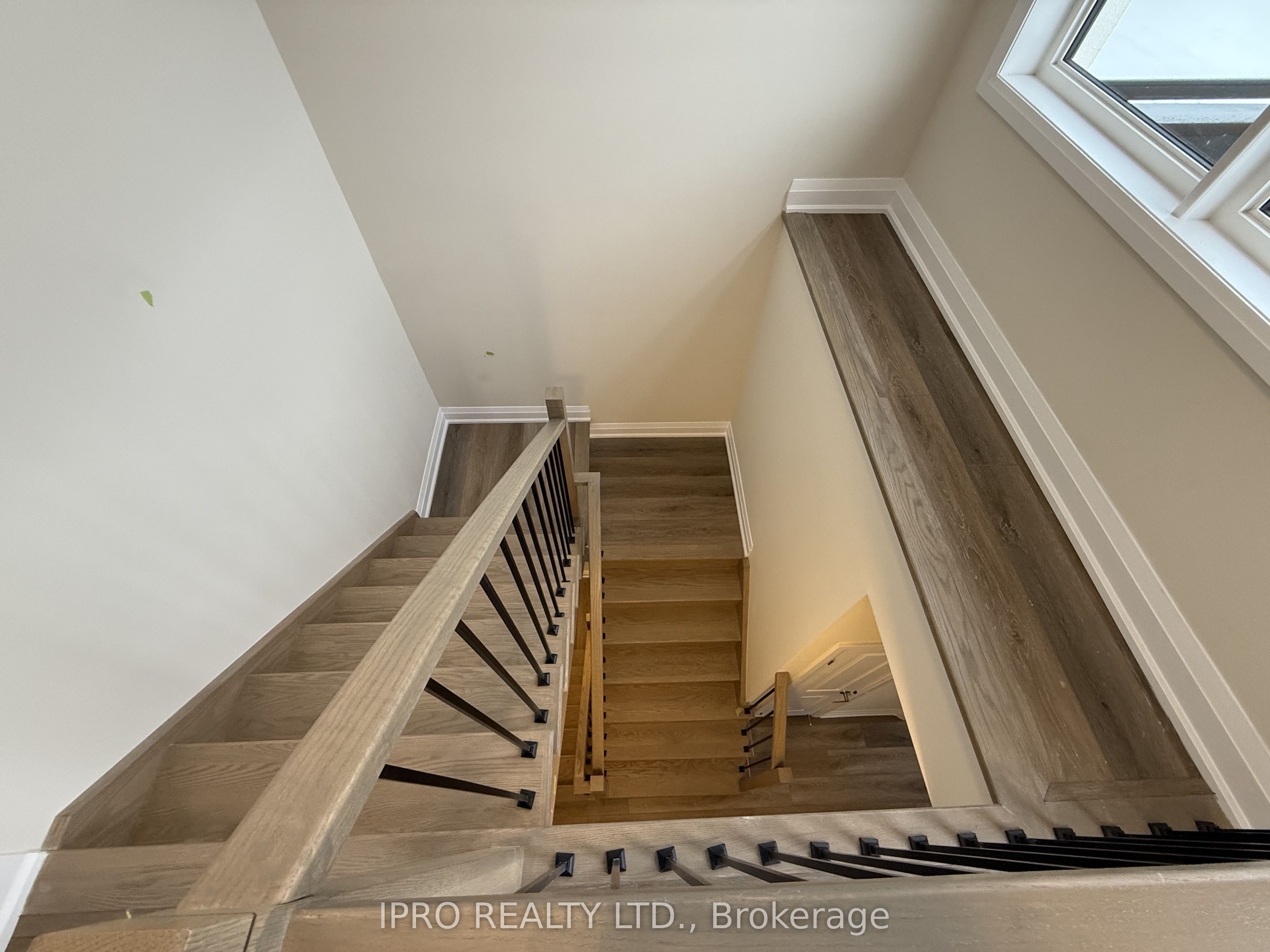 #115 - 1581 Rose Way Property Photo 17
