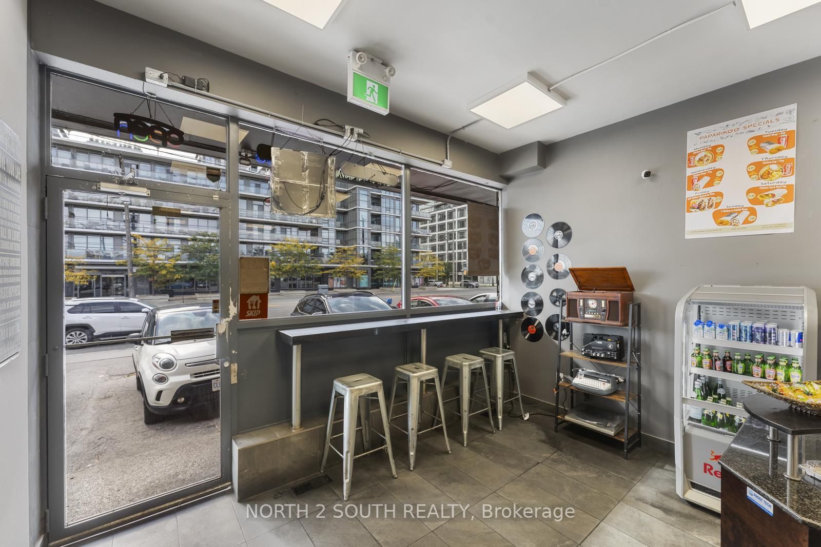 1176 The Queensway Property Photo 4
