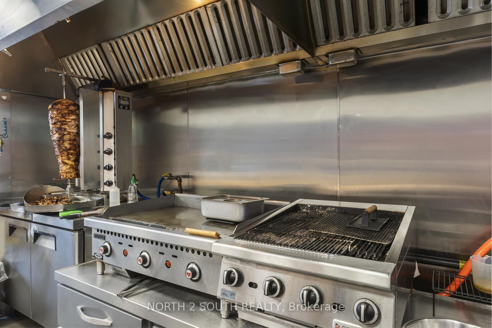 1176 The Queensway Property Photo 11