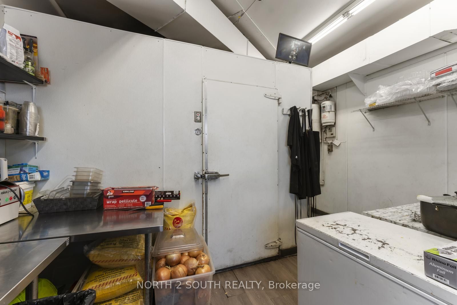 1176 The Queensway Property Photo 16