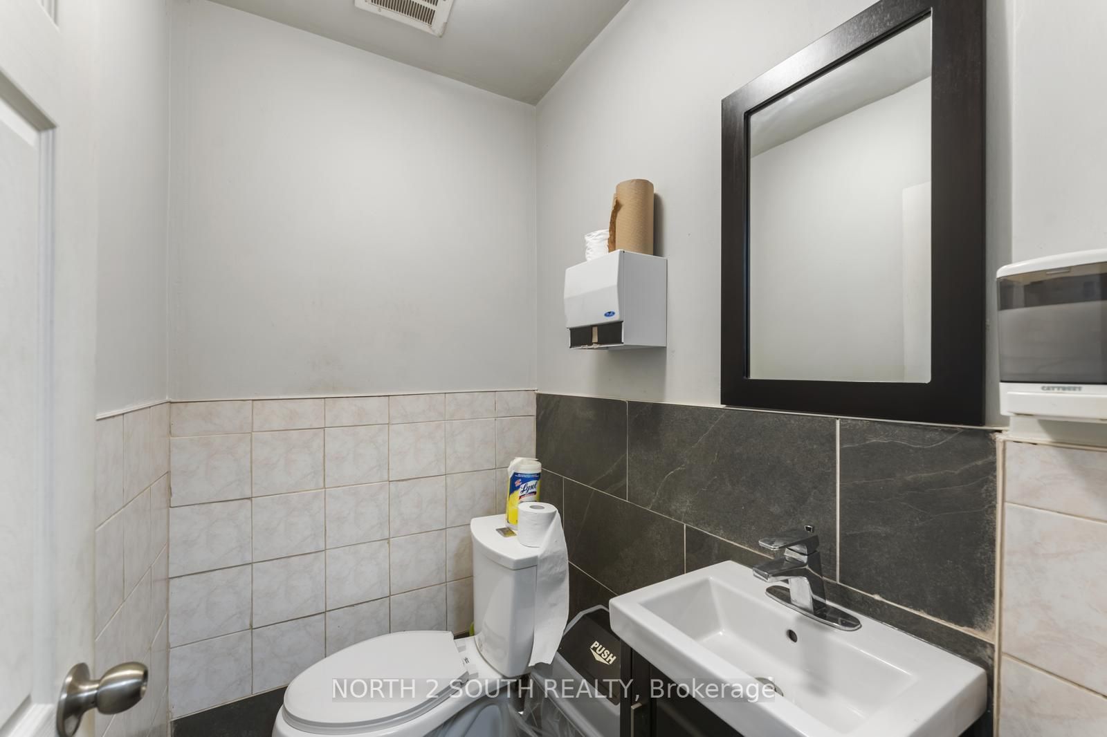 1176 The Queensway Property Photo 18