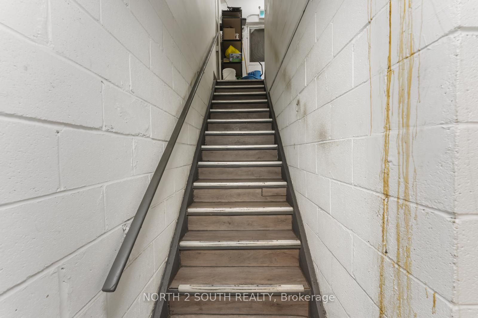 1176 The Queensway Property Photo 19