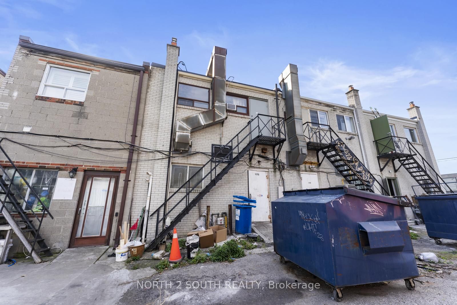 1176 The Queensway Property Photo 21