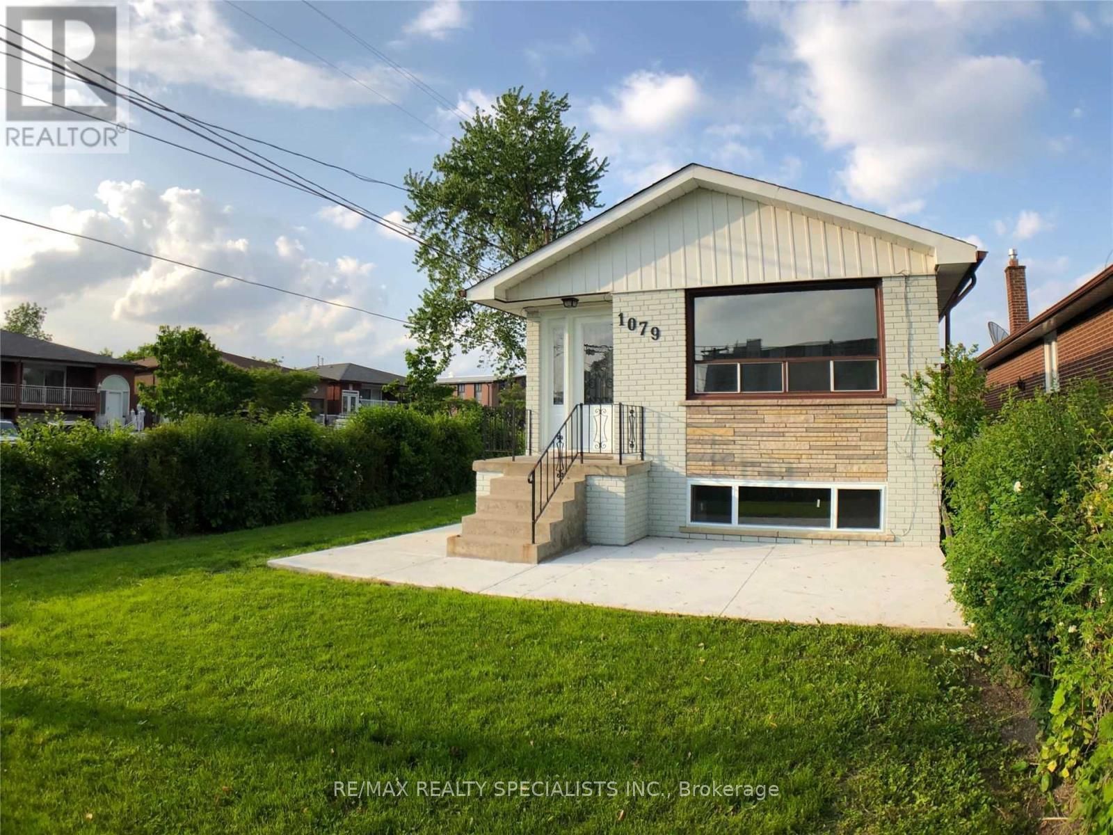1079 West Avenue Property Photo 1