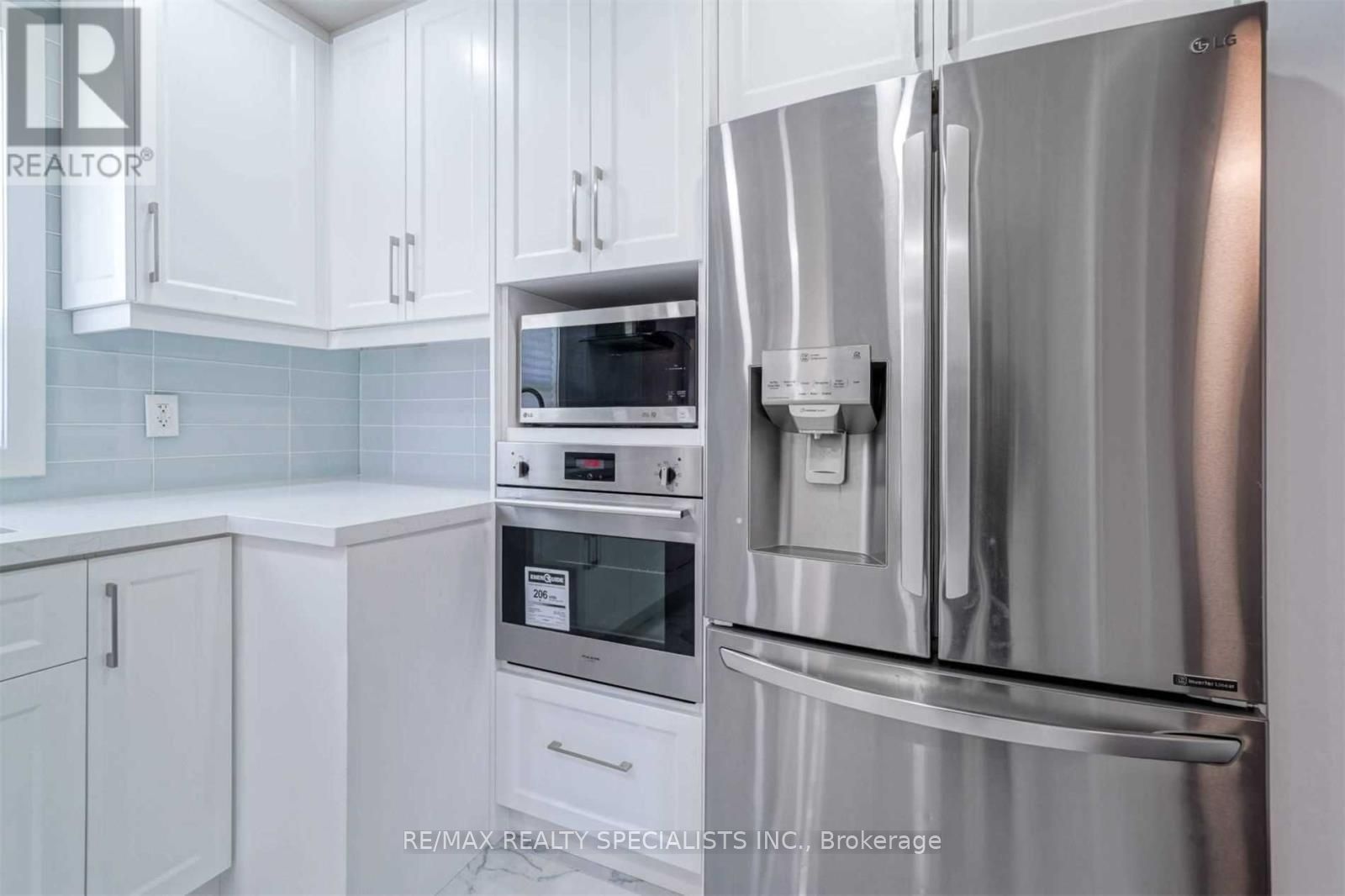 1079 West Avenue Property Photo 9