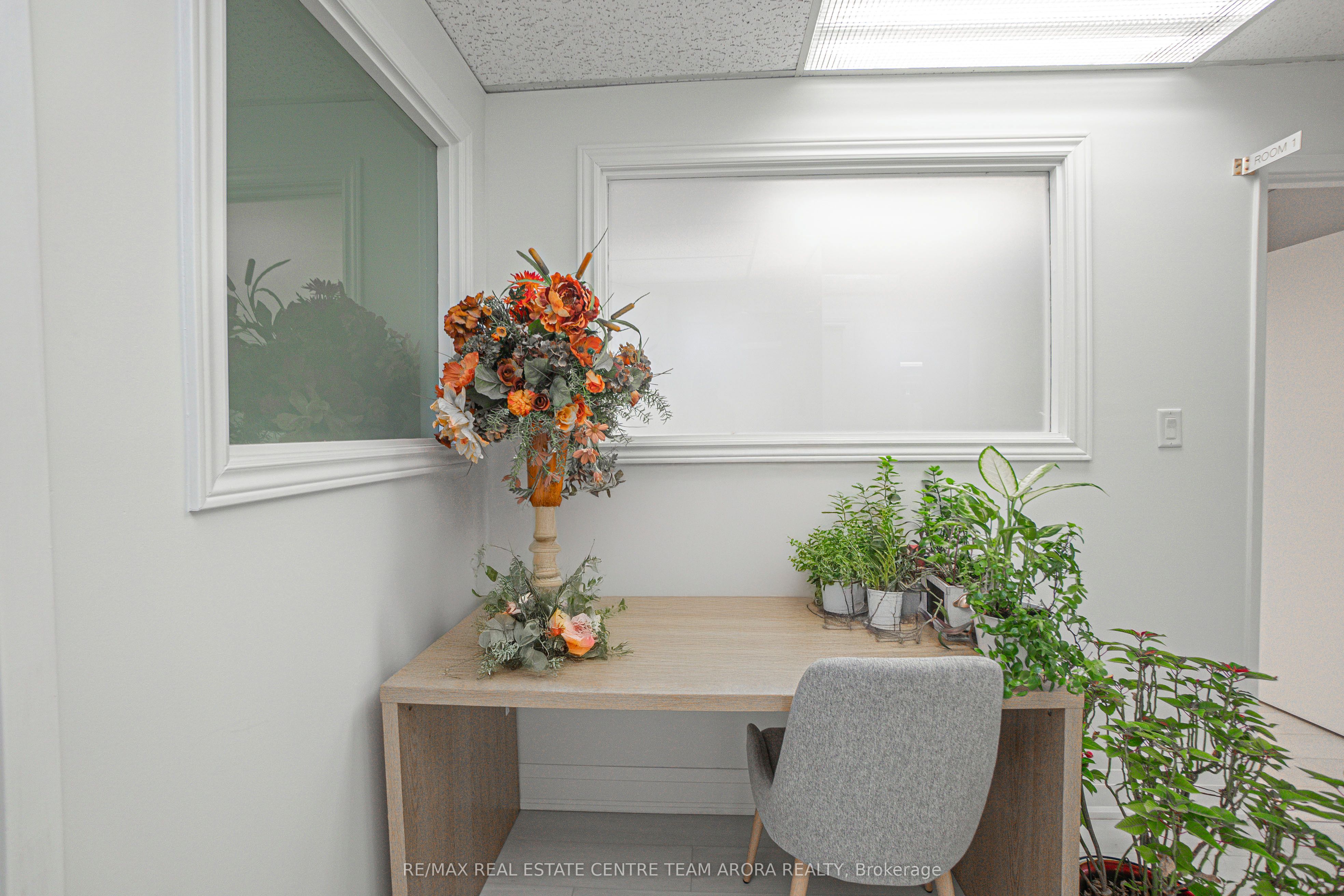 3173 Erindale Station Road Property Photo 16