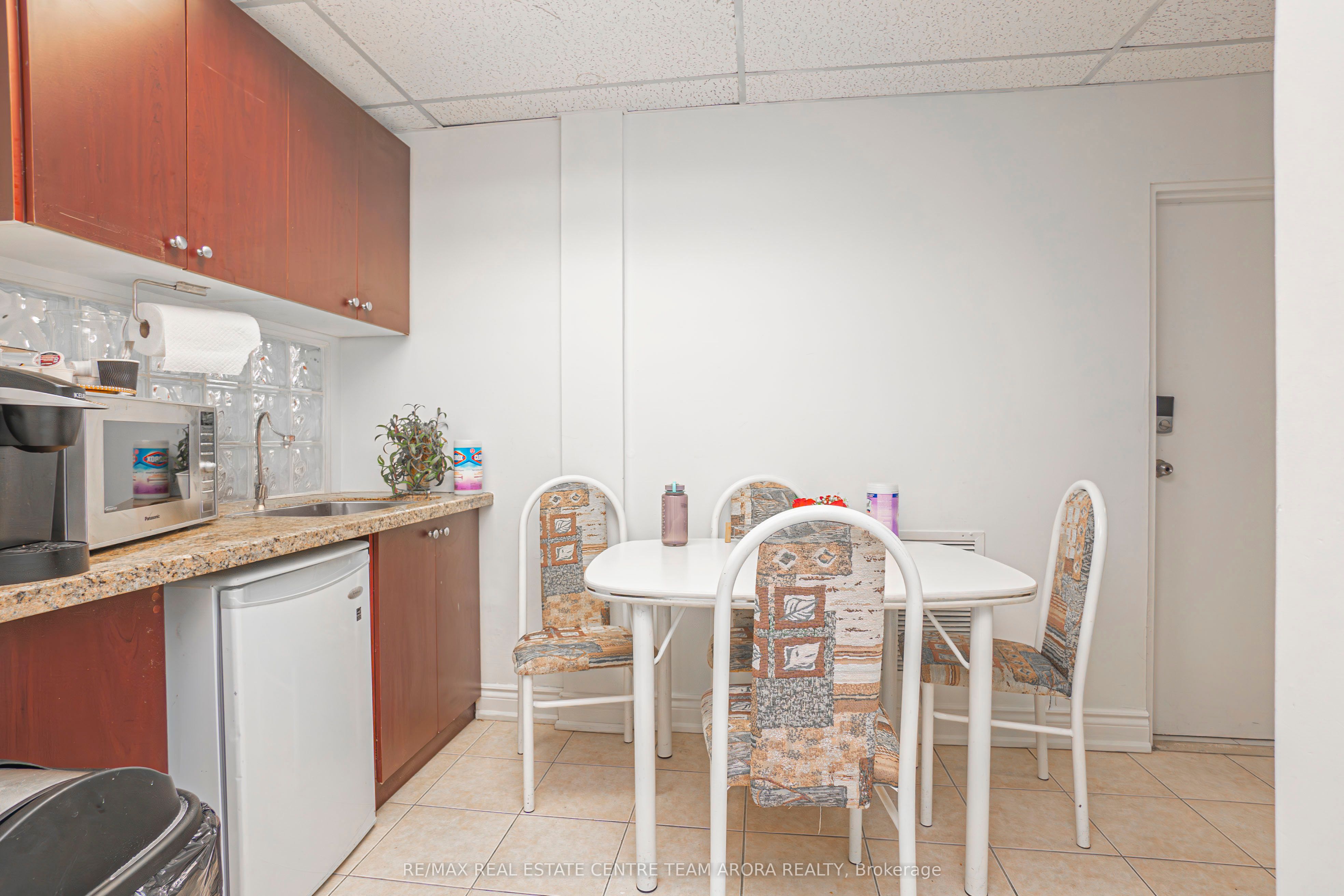 3173 Erindale Station Road Property Photo 24
