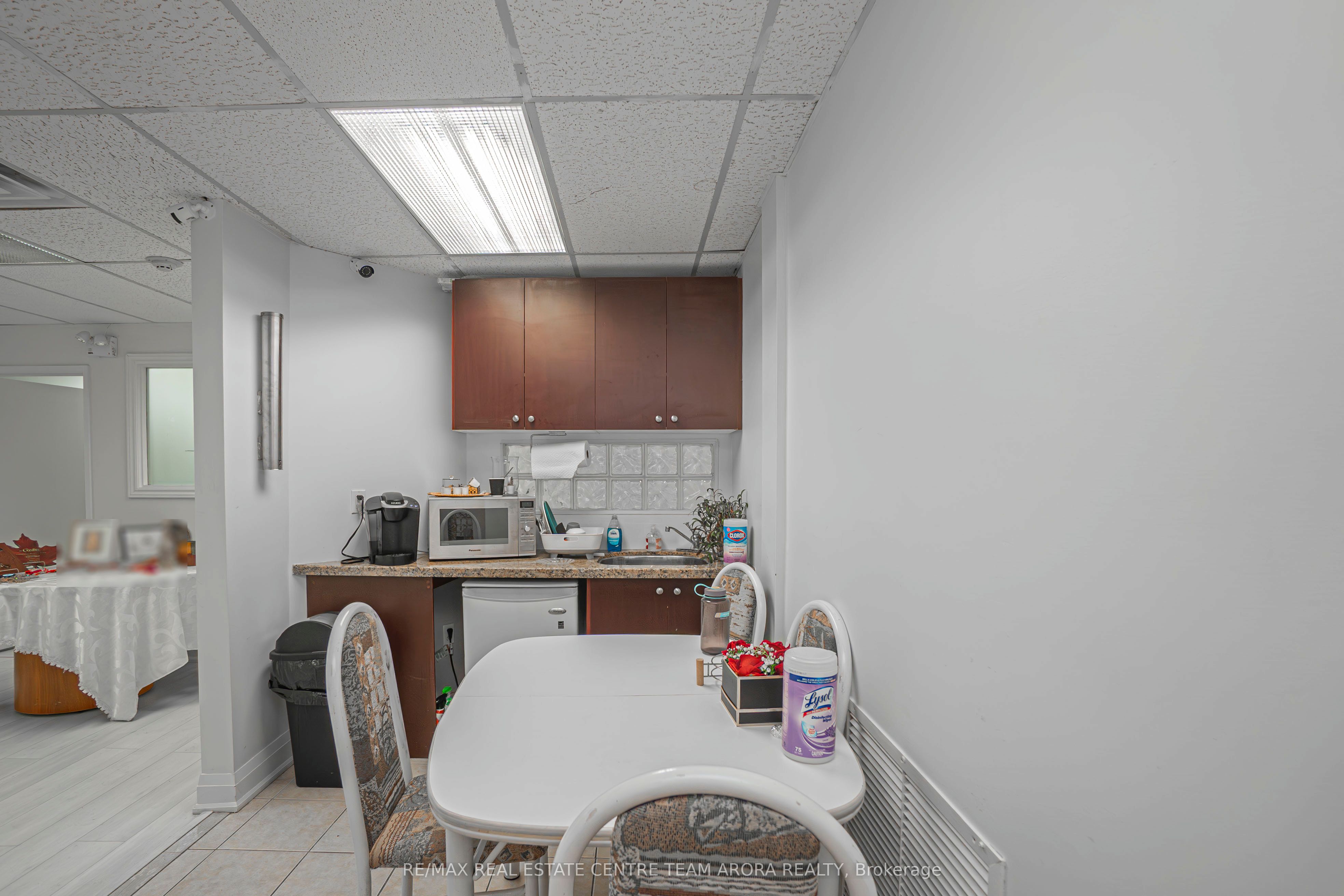 3173 Erindale Station Road Property Photo 25