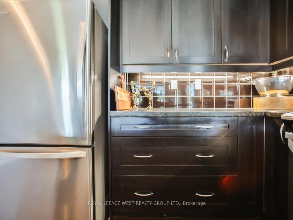 #401 - 9 Burnhamthorpe Crescent Property Photo 9