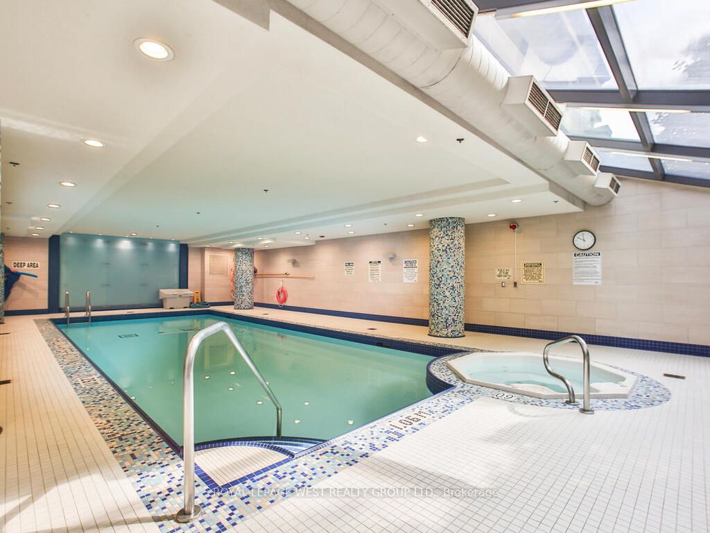 #401 - 9 Burnhamthorpe Crescent Property Photo 14