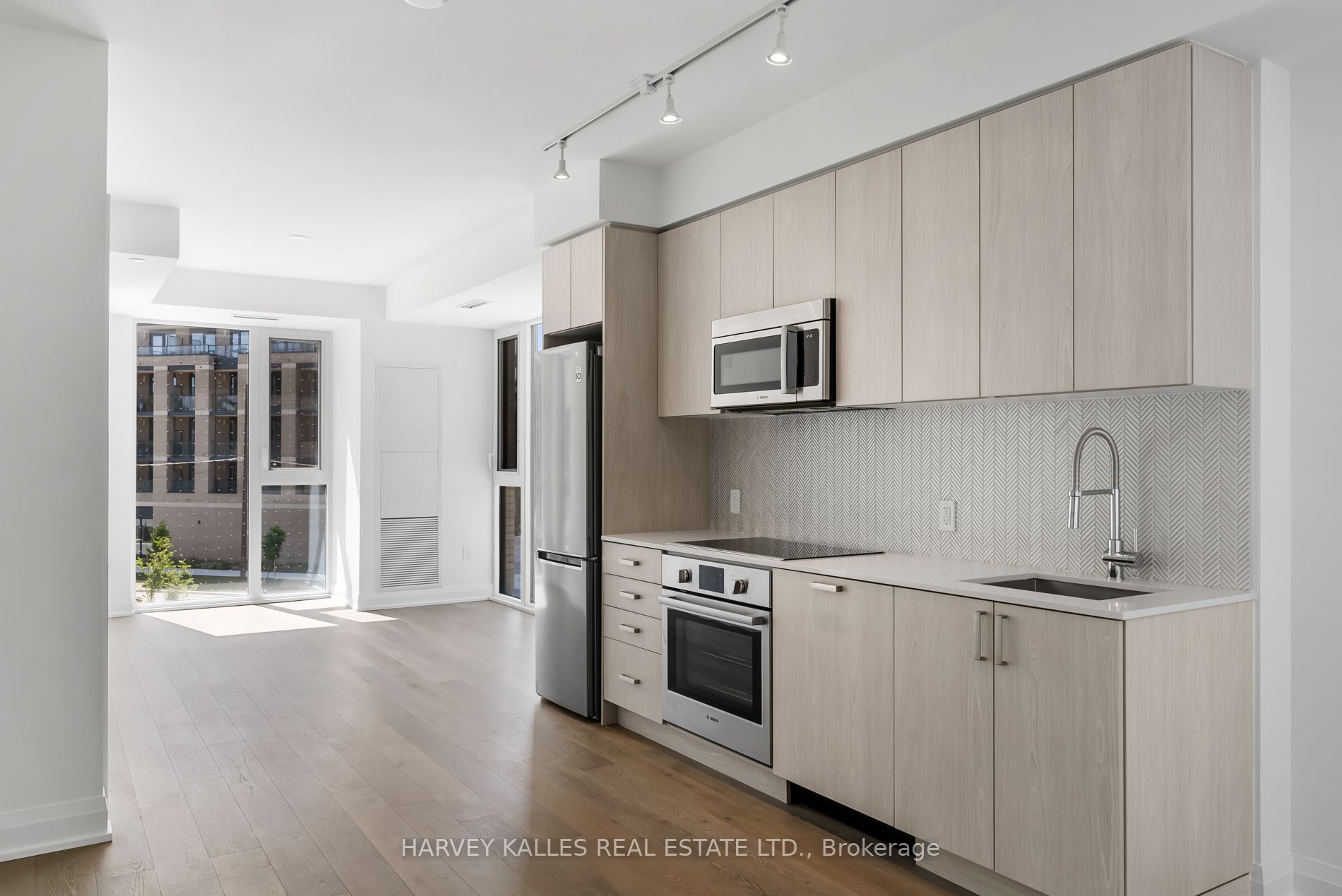 293 The Kingsway N/a 305 Property Photo 1