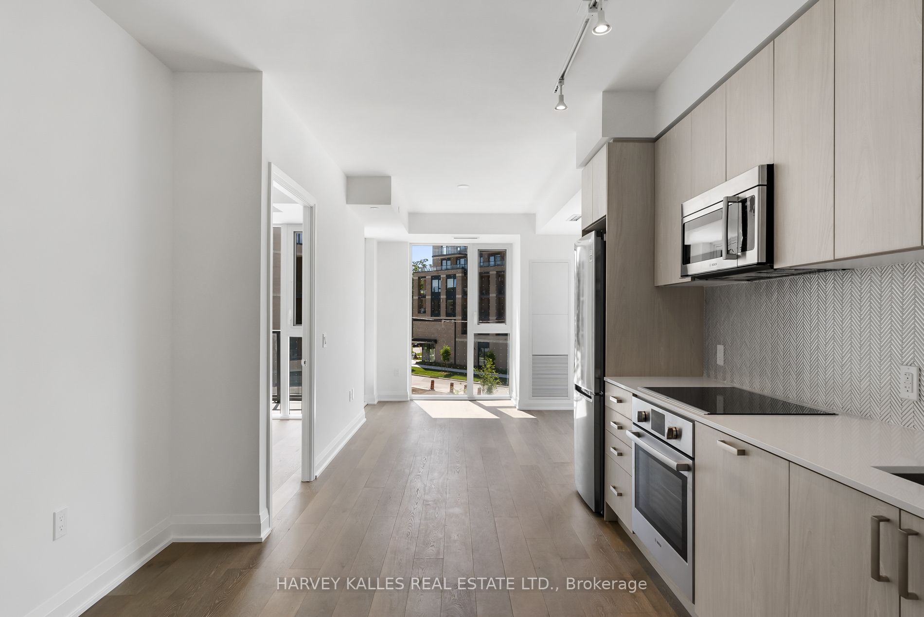 293 The Kingsway N/a 305 Property Photo 3